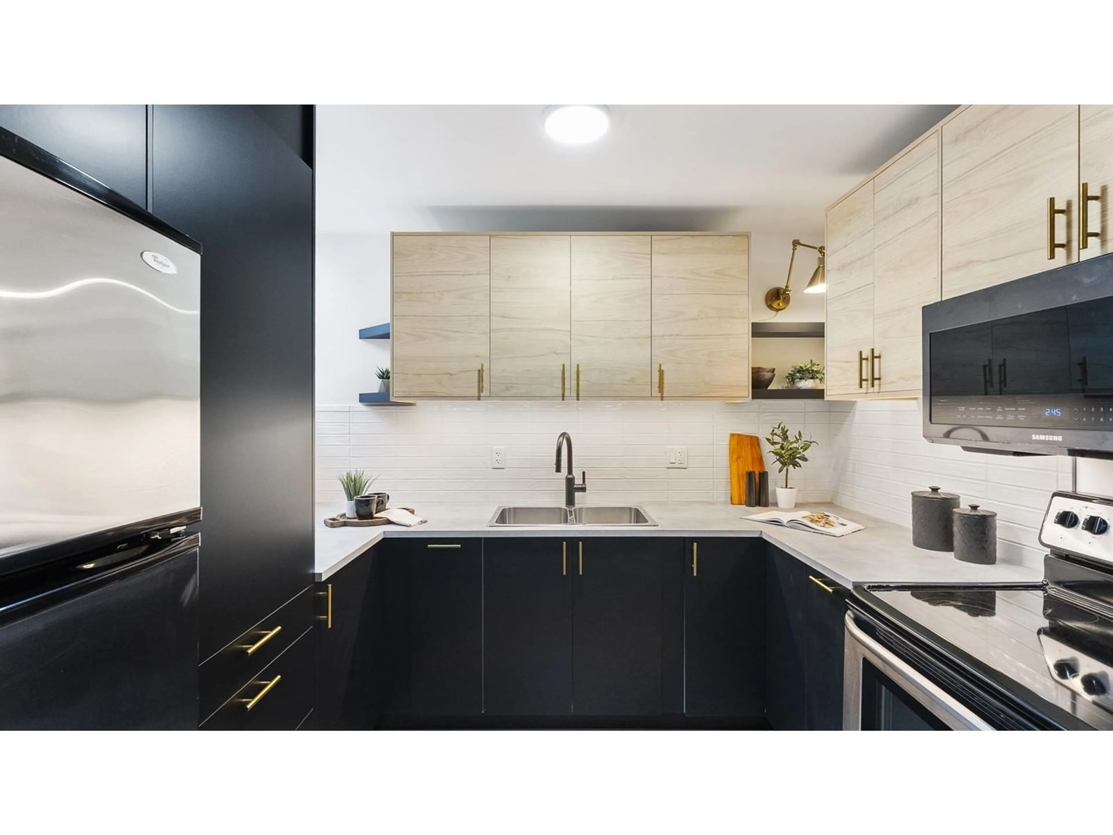 Contemporary kitchen, unknown for 96 - 17716 60, Surrey British Columbia V3S1V2