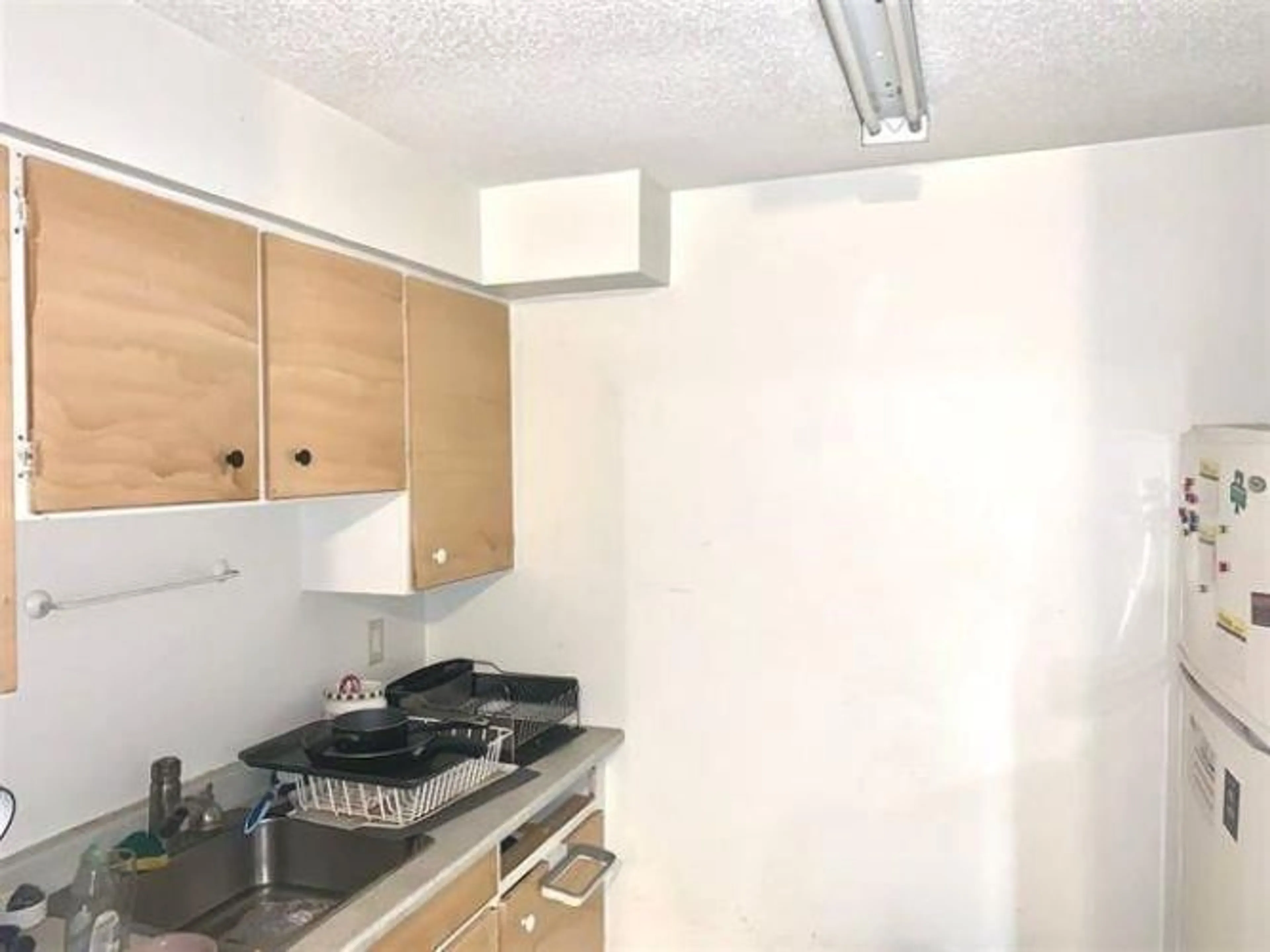 Standard kitchen, unknown for 16 - 17700 60AV, Surrey British Columbia V3S1V2