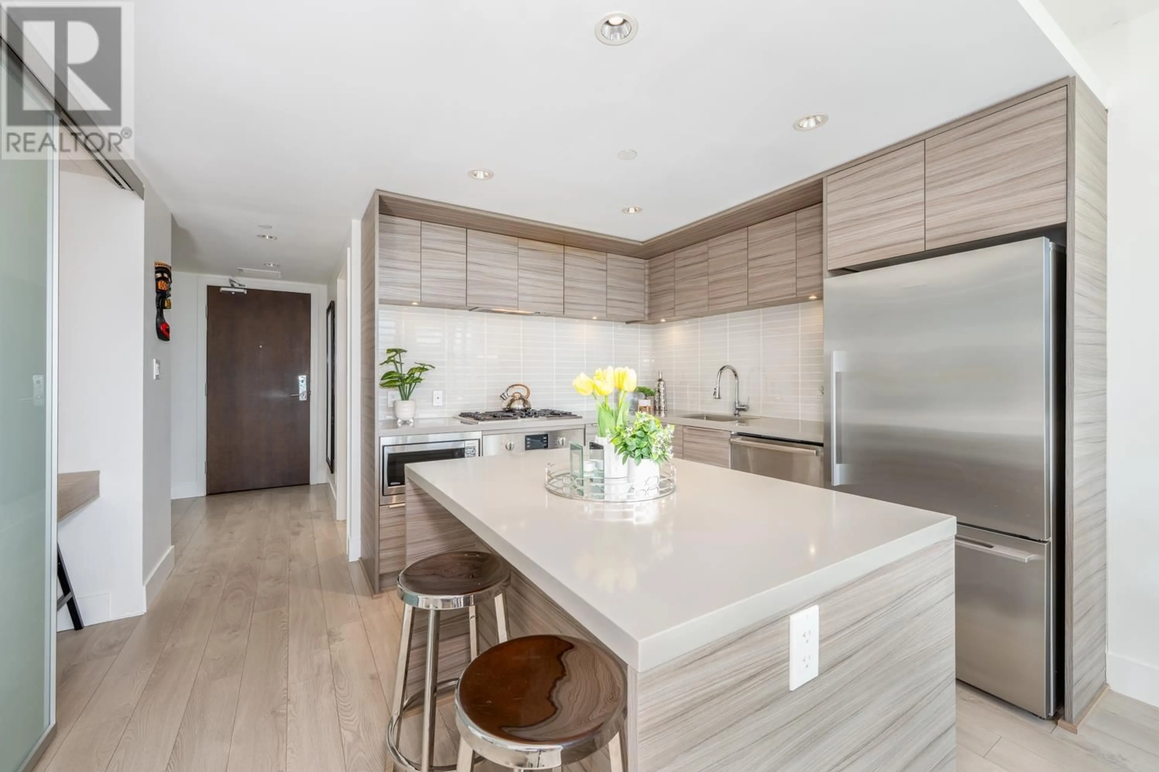 Contemporary kitchen, unknown for 1003 - 1550 FERN STREET, North Vancouver British Columbia V7J0A9