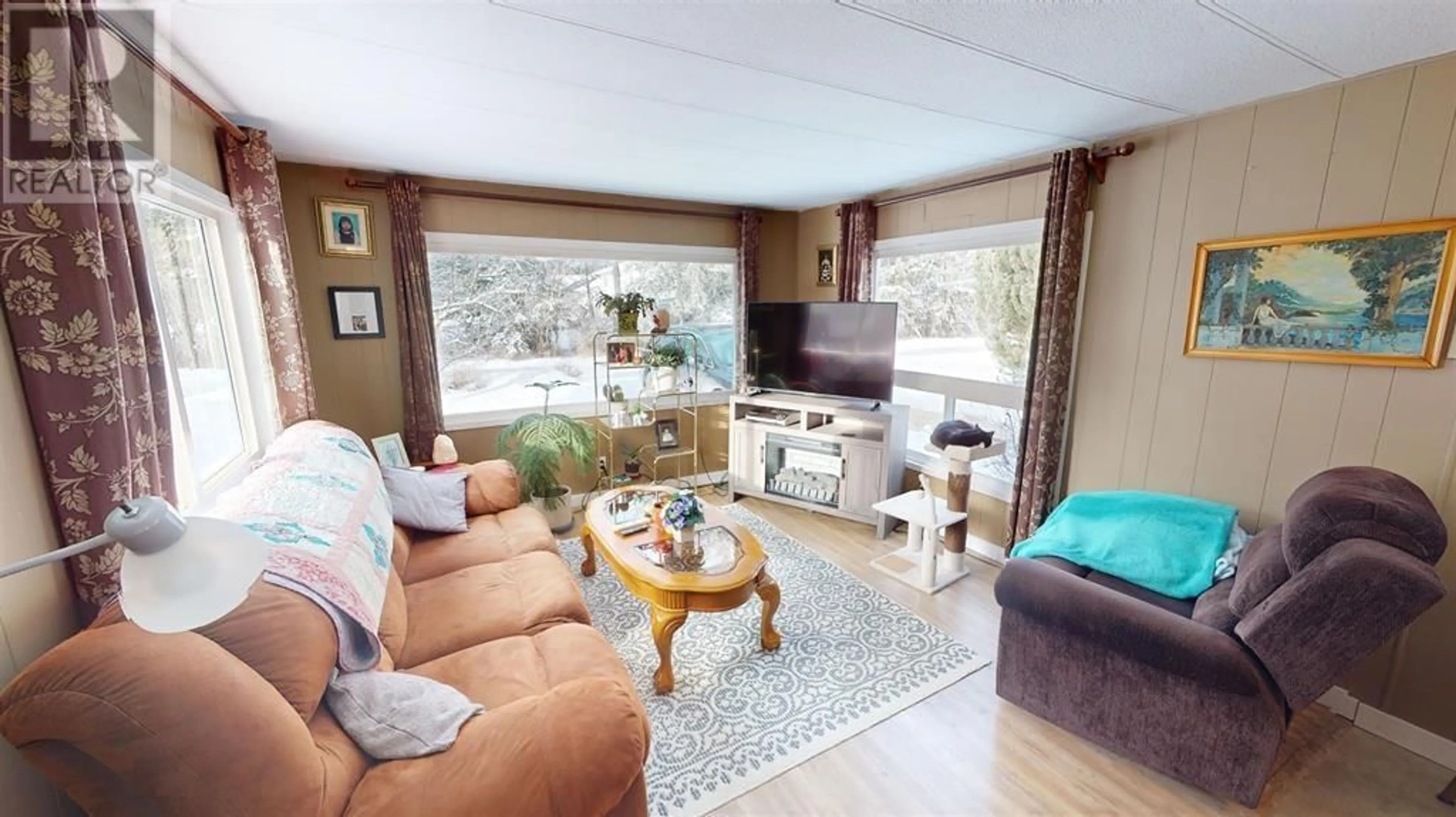 Living room with furniture, wood/laminate floor for 6 - 2288 GASSOFF ROAD, Quesnel British Columbia V2J4E6