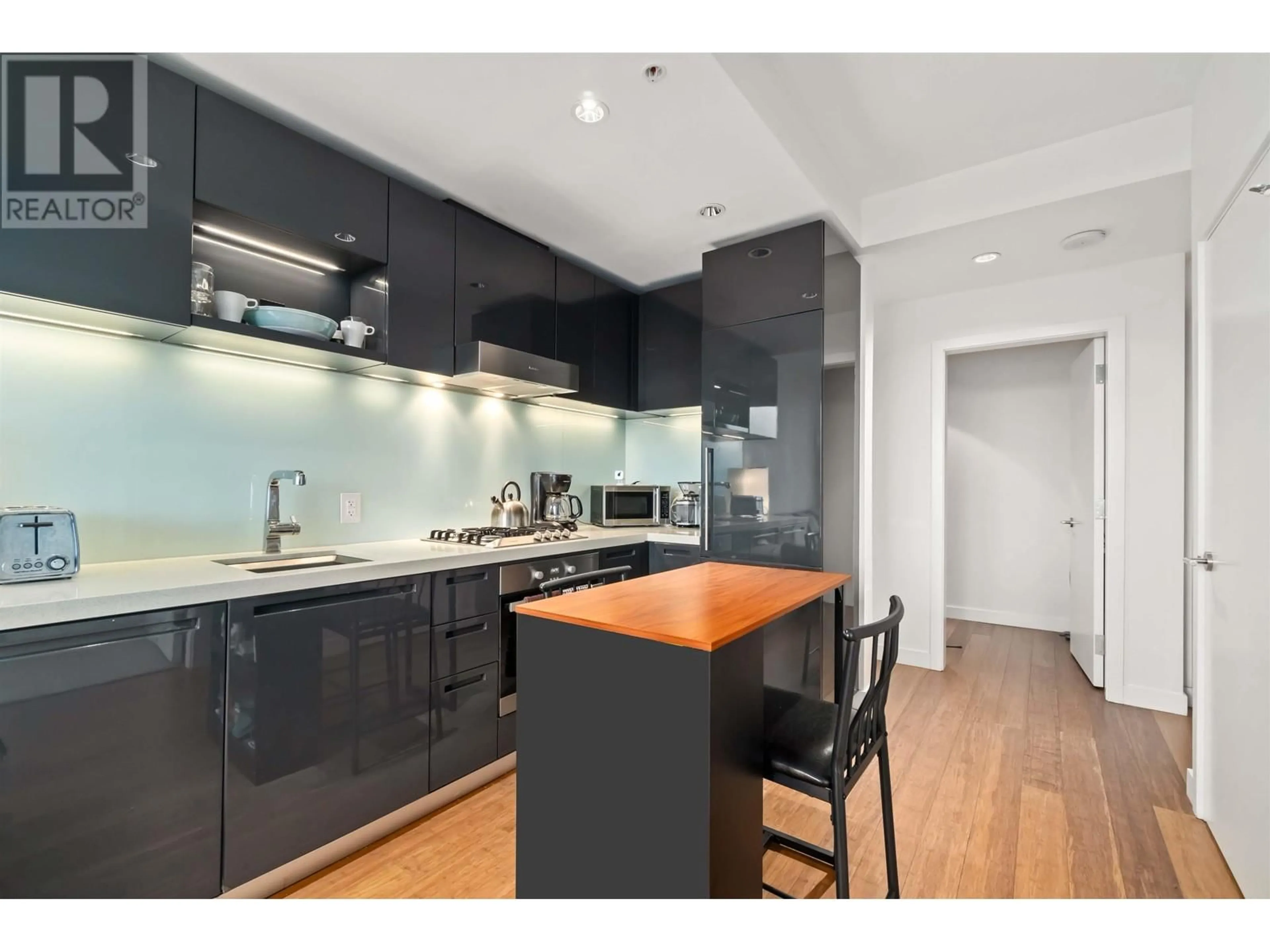 Standard kitchen, unknown for 3807 - 777 RICHARDS STREET, Vancouver British Columbia V6B0M6