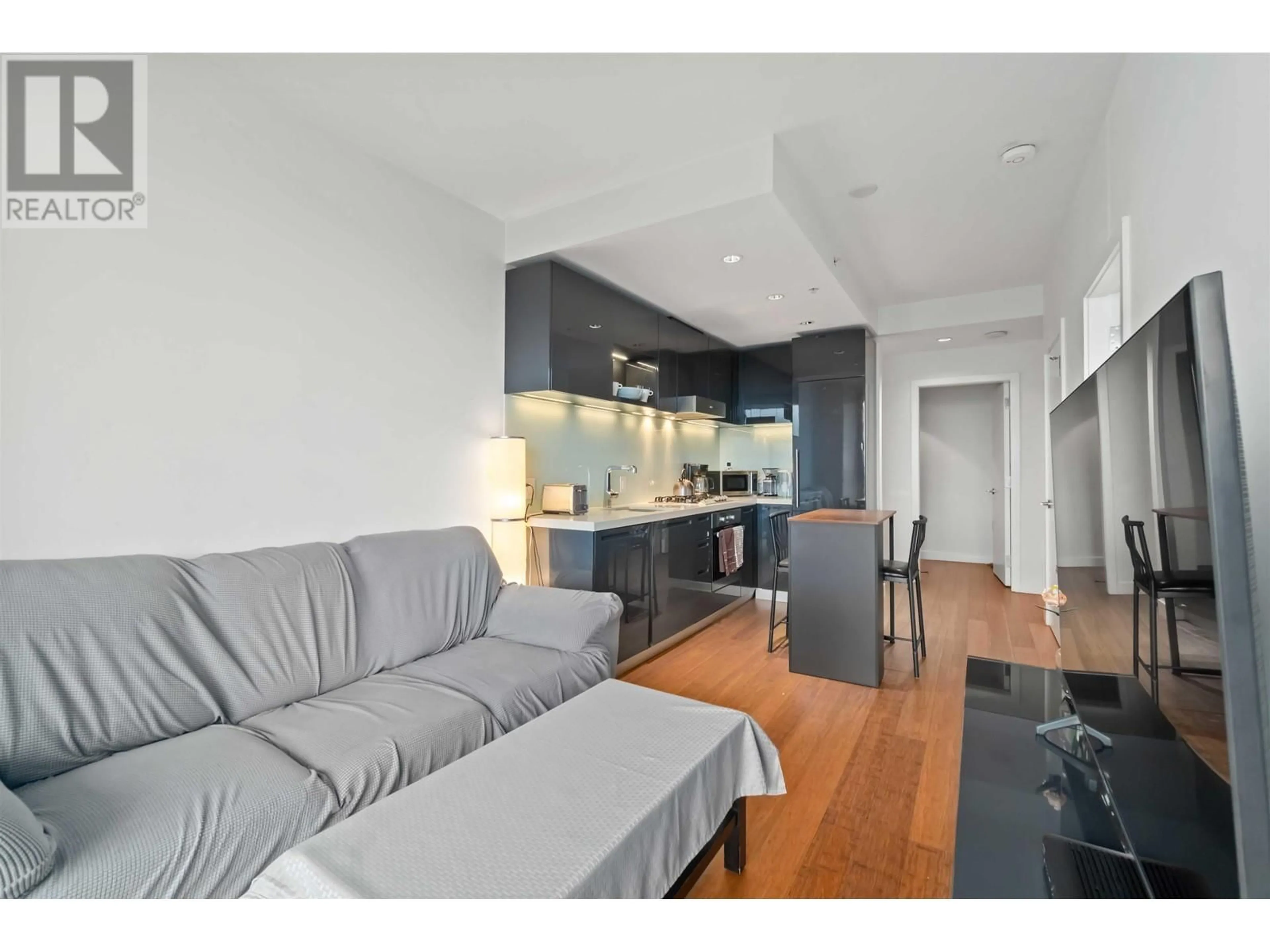 Open concept kitchen, wood/laminate floor for 3807 - 777 RICHARDS STREET, Vancouver British Columbia V6B0M6