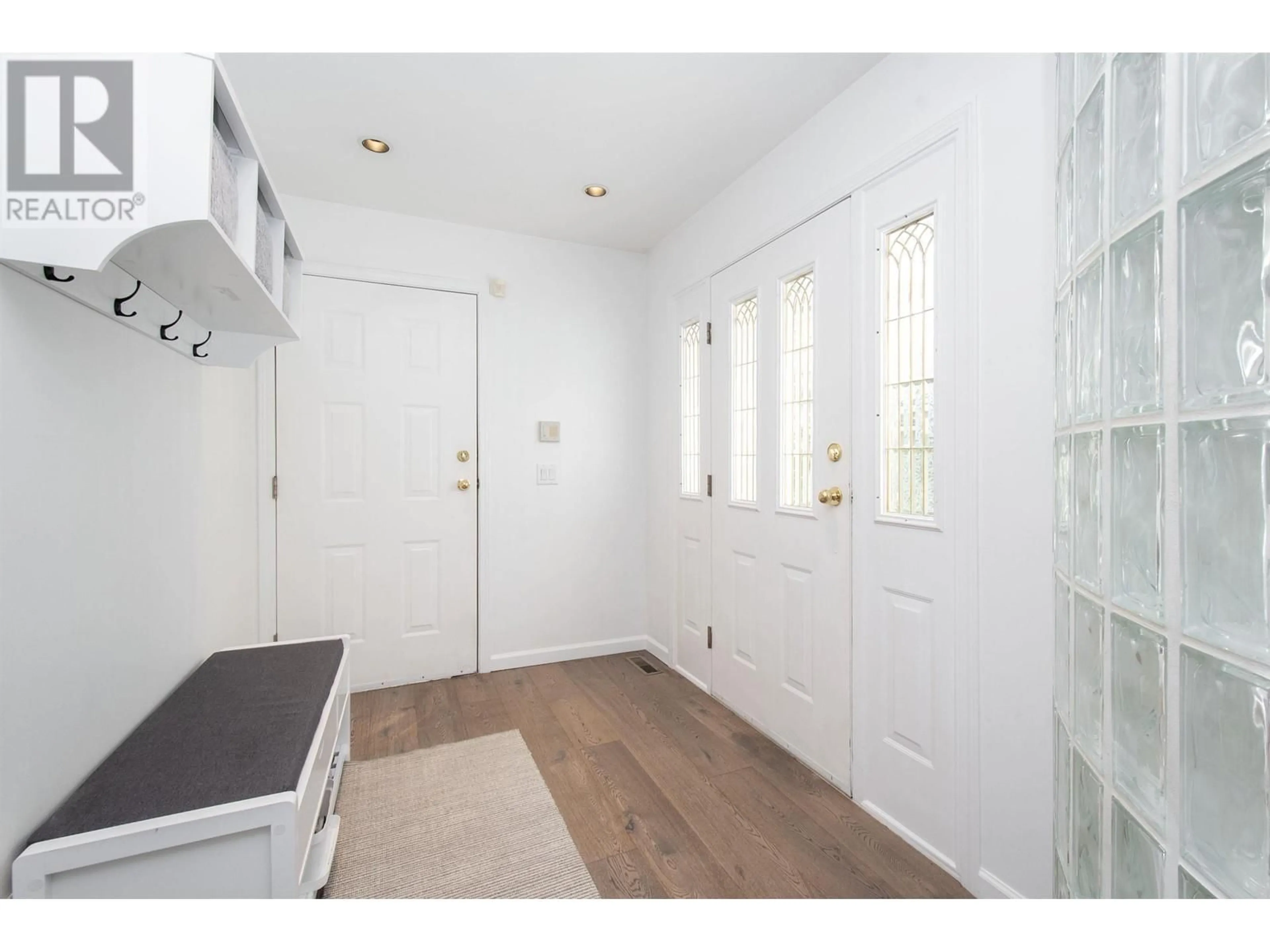 Indoor entryway for 17 - 1001 NORTHLANDS DRIVE, North Vancouver British Columbia V7H2Y3