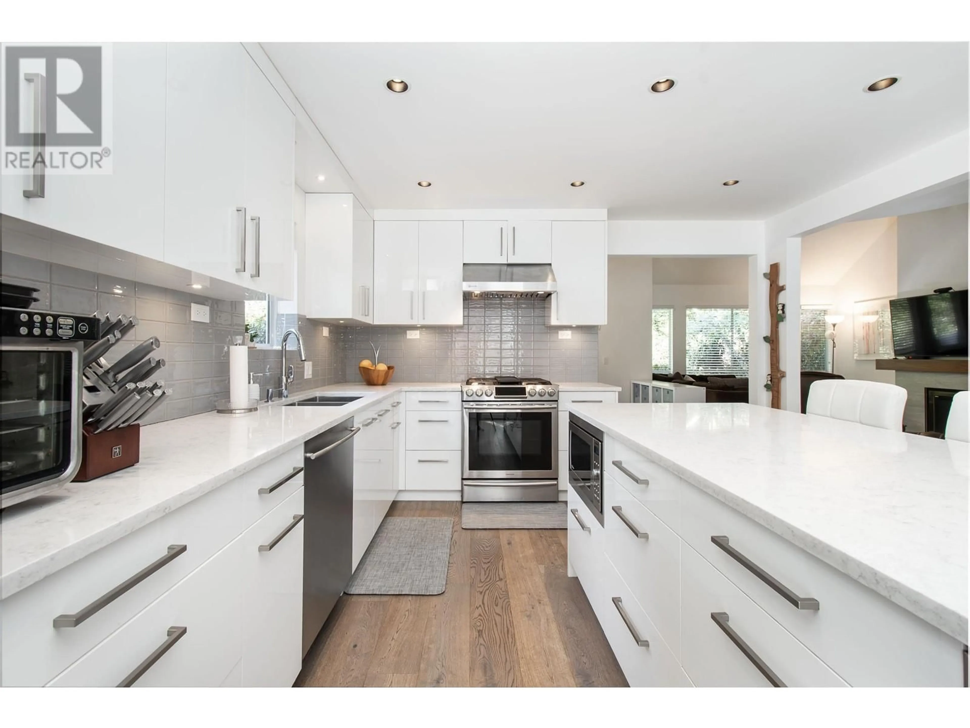 Contemporary kitchen, unknown for 17 - 1001 NORTHLANDS DRIVE, North Vancouver British Columbia V7H2Y3
