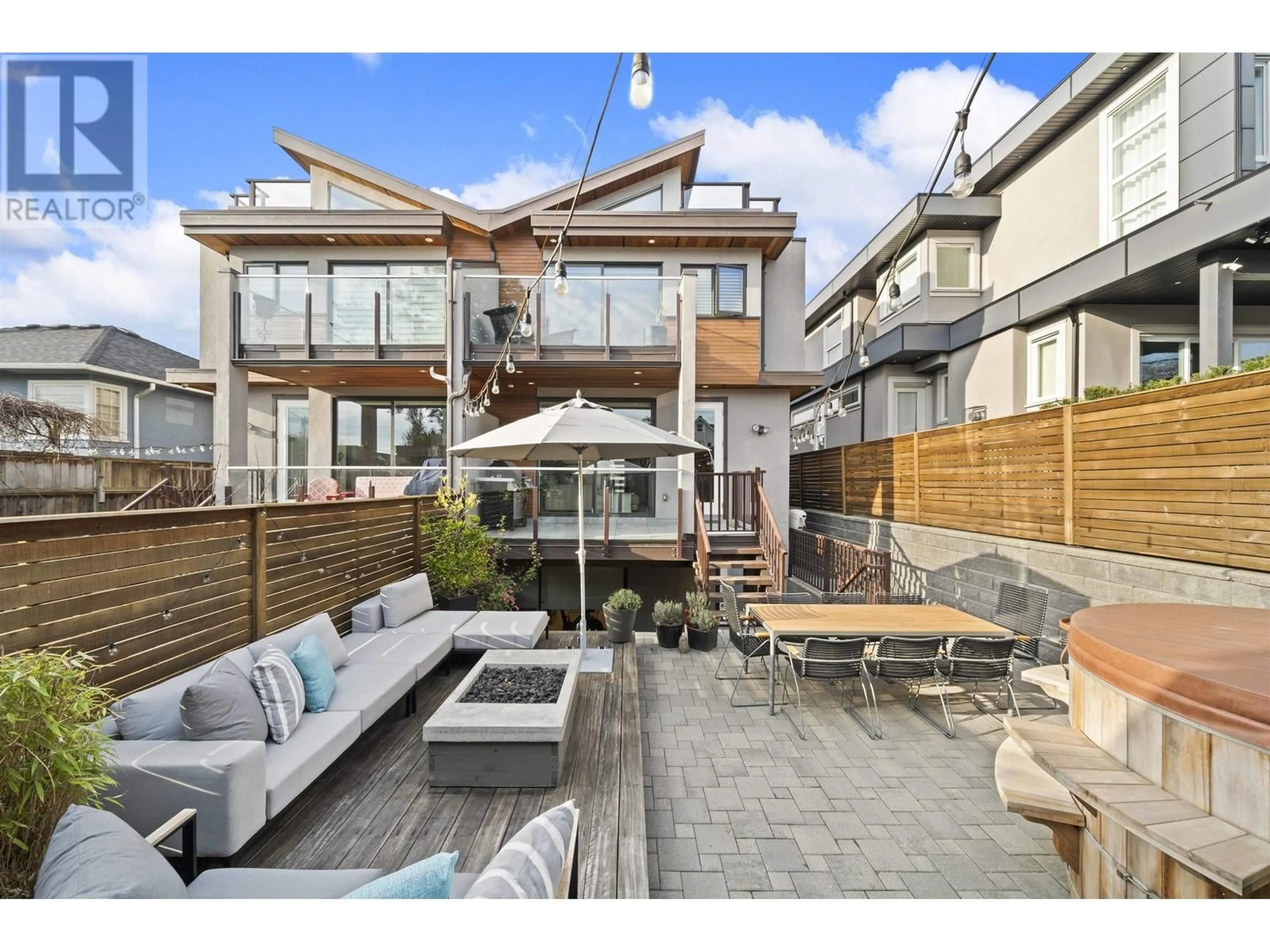 Patio, street for 413 KEITH ROAD, North Vancouver British Columbia V7M1M2