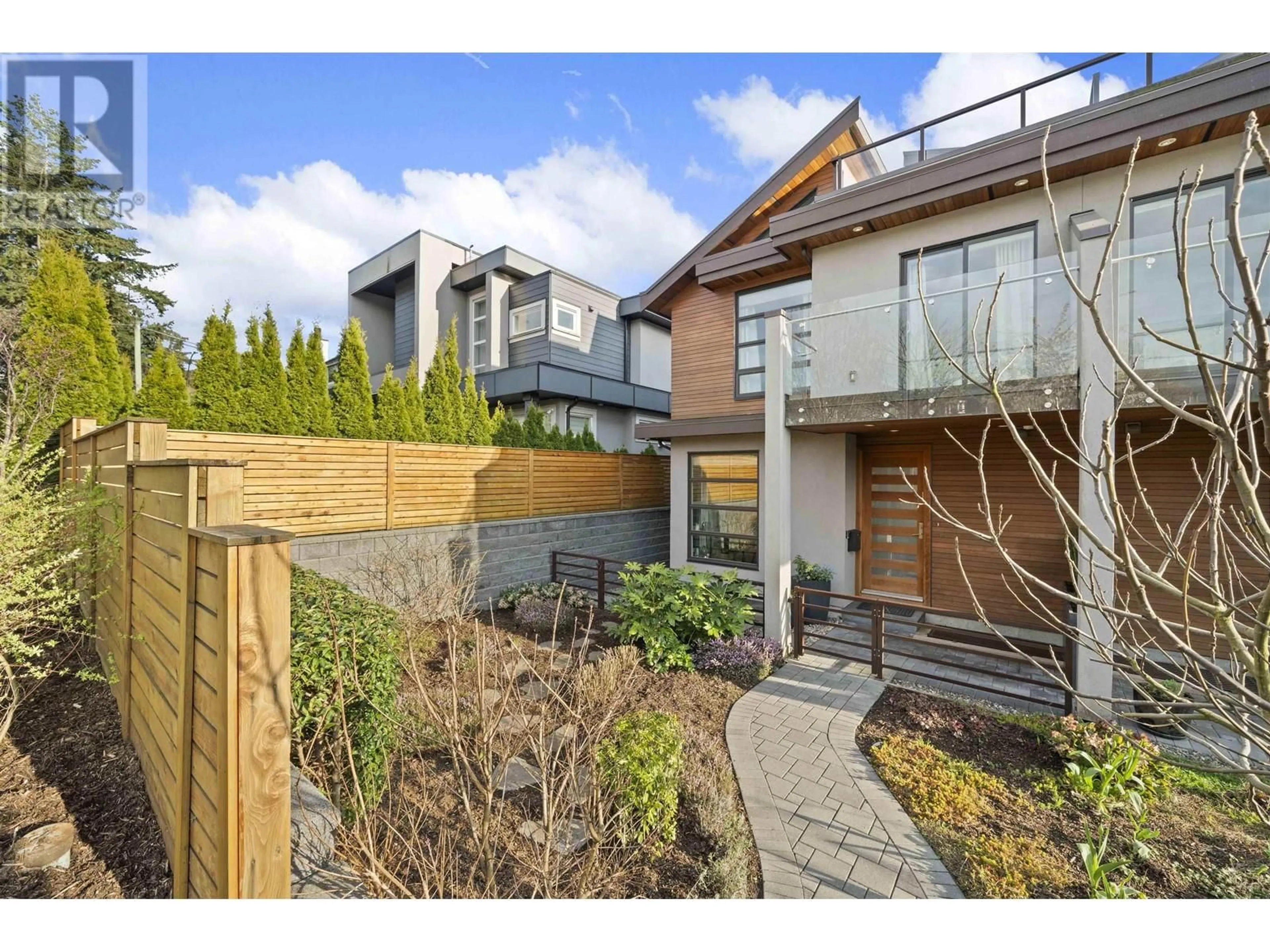 Unknown for 413 KEITH ROAD, North Vancouver British Columbia V7M1M2