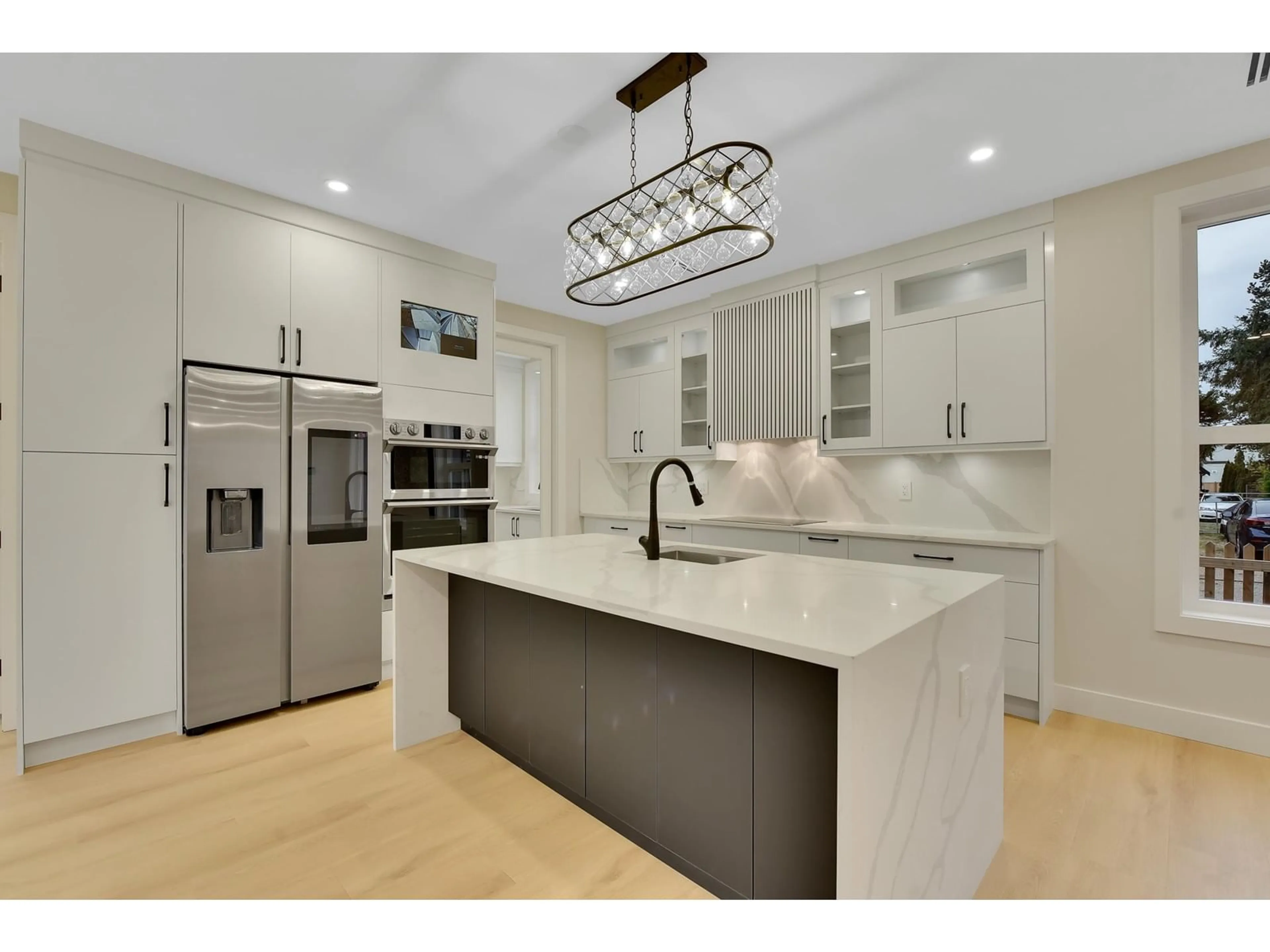 Open concept kitchen, ceramic/tile floor for 20265 98, Langley British Columbia V1M3E4