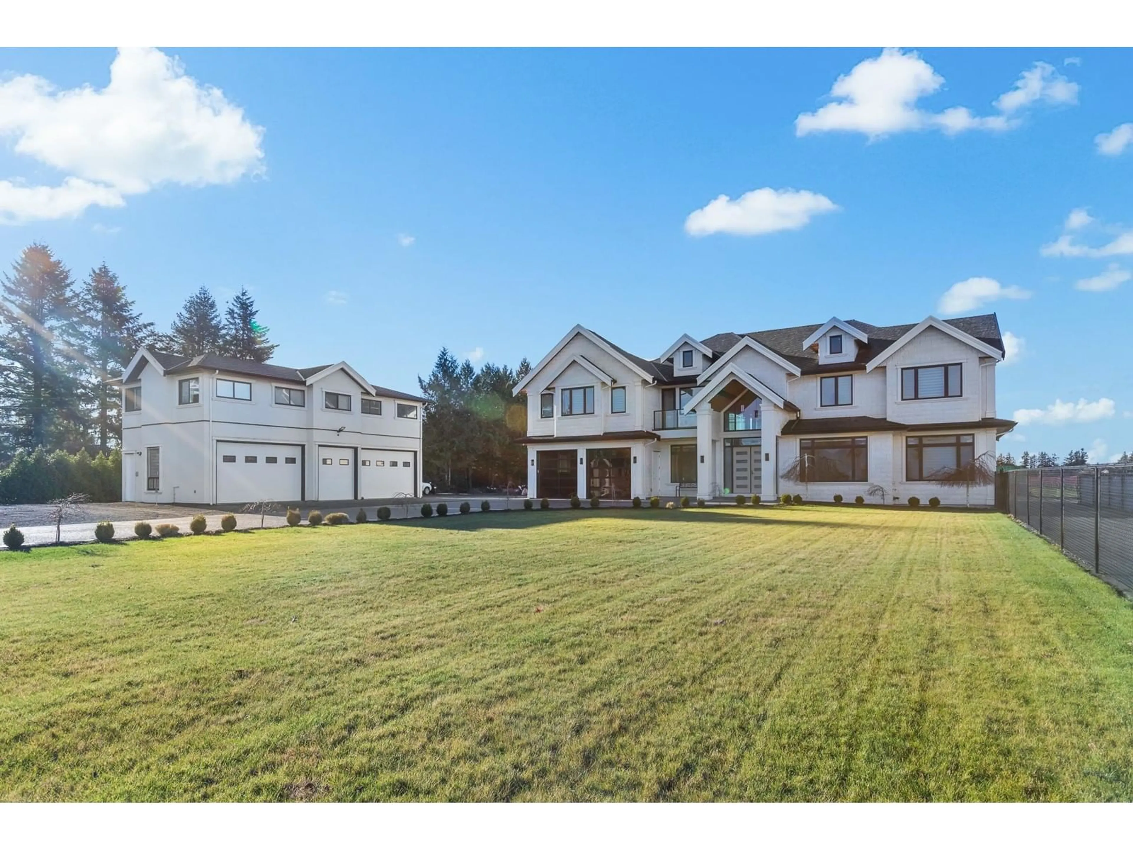 A pic from outside/outdoor area/front of a property/back of a property/a pic from drone, mountain view for 1283 GLADWIN, Abbotsford British Columbia V2T5Y4