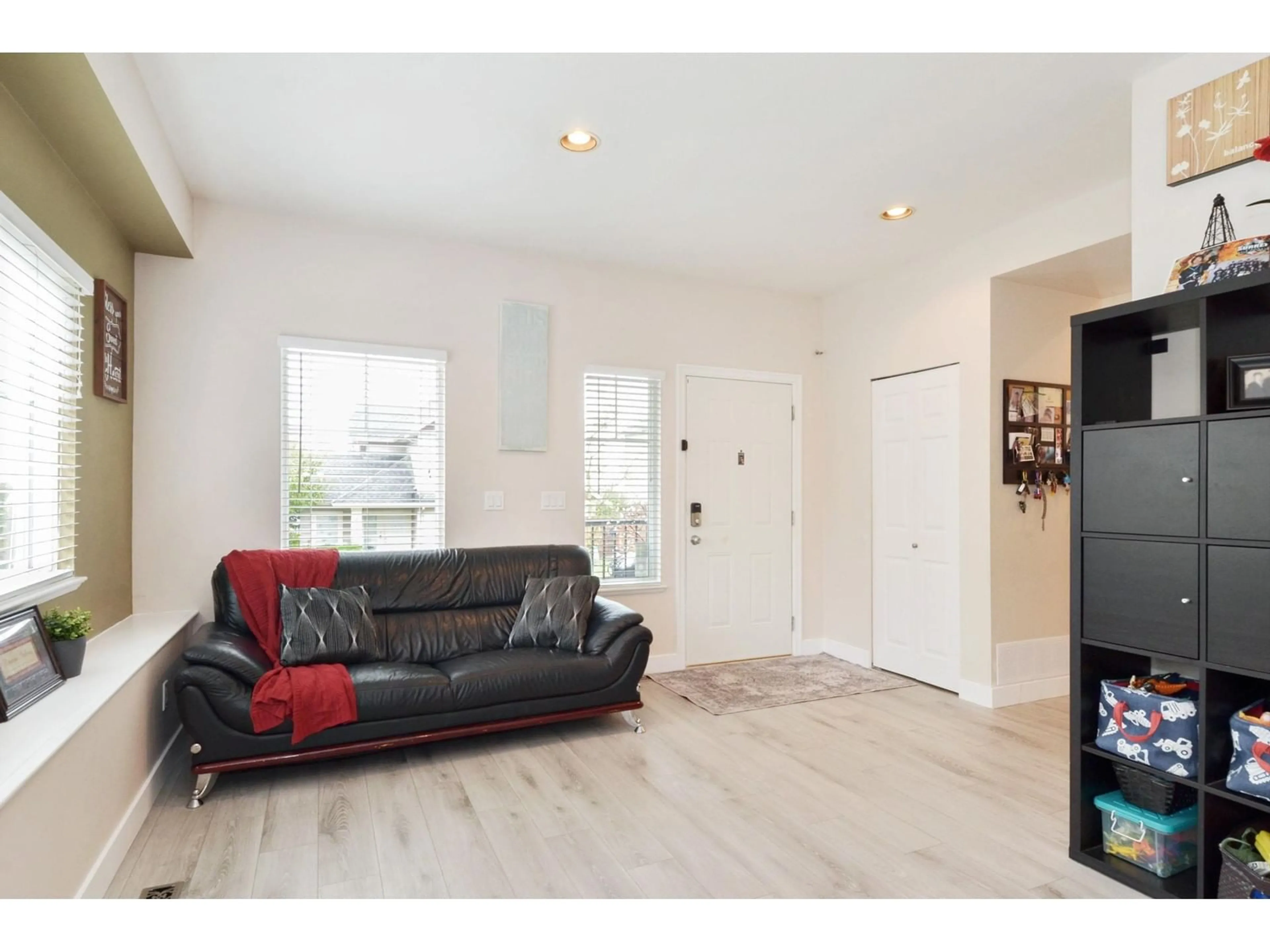 Living room with furniture, wood/laminate floor for 5947 165A, Surrey British Columbia V3S4N9
