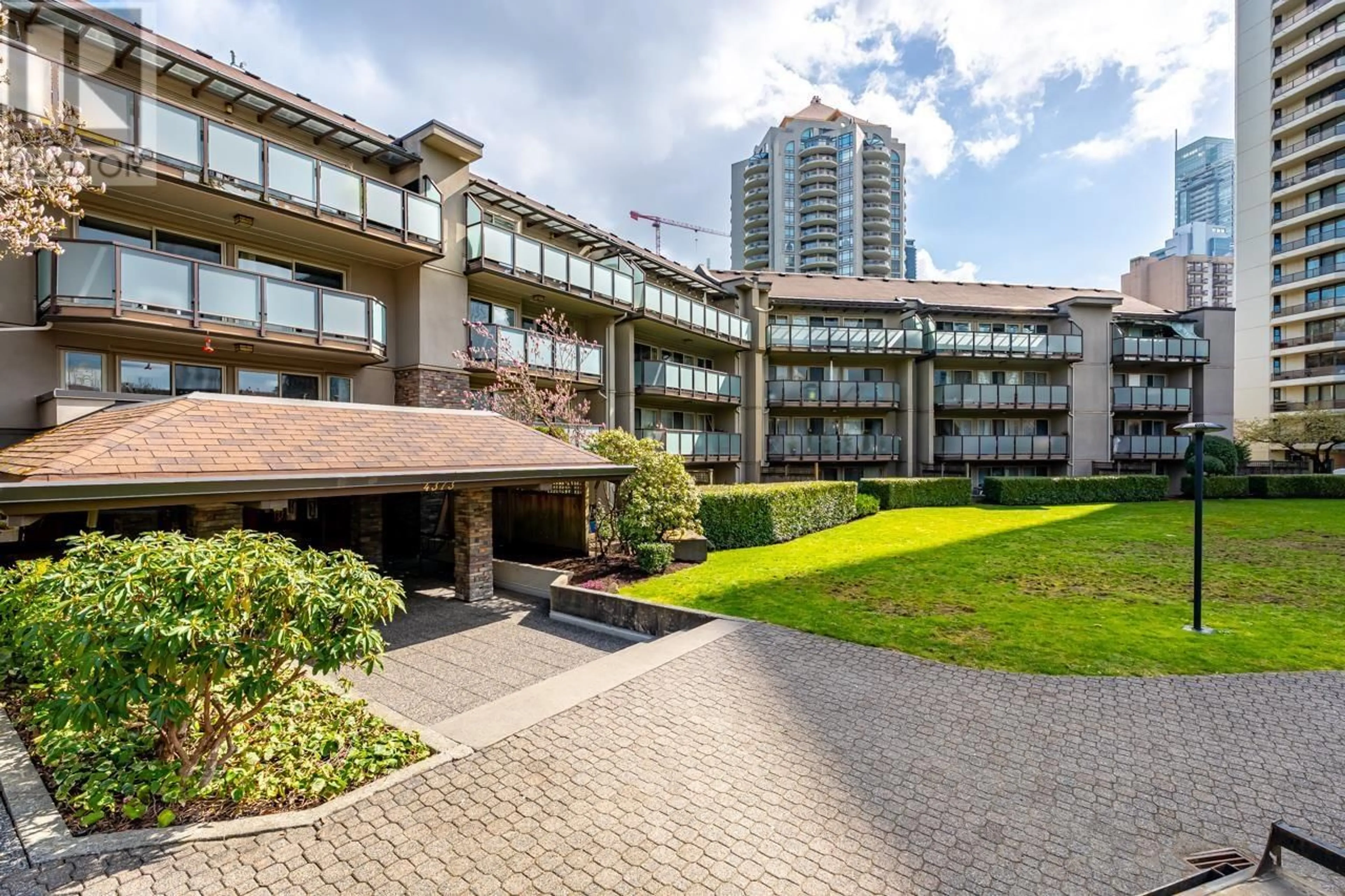 Patio, unknown for 102 - 4373 HALIFAX STREET, Burnaby British Columbia V5C5Z2