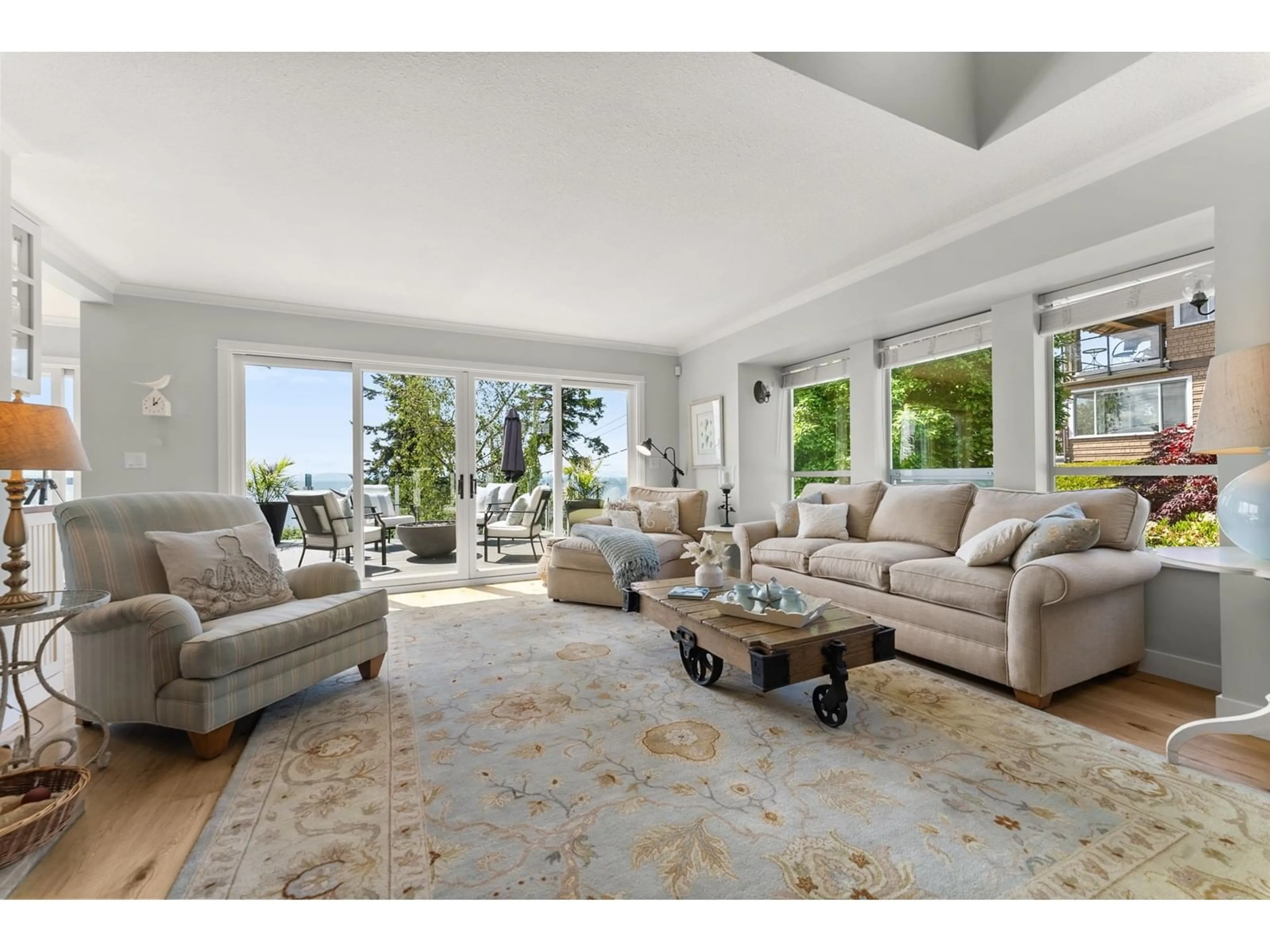 Living room with furniture, unknown for 1302 132B, Surrey British Columbia V4A4C3