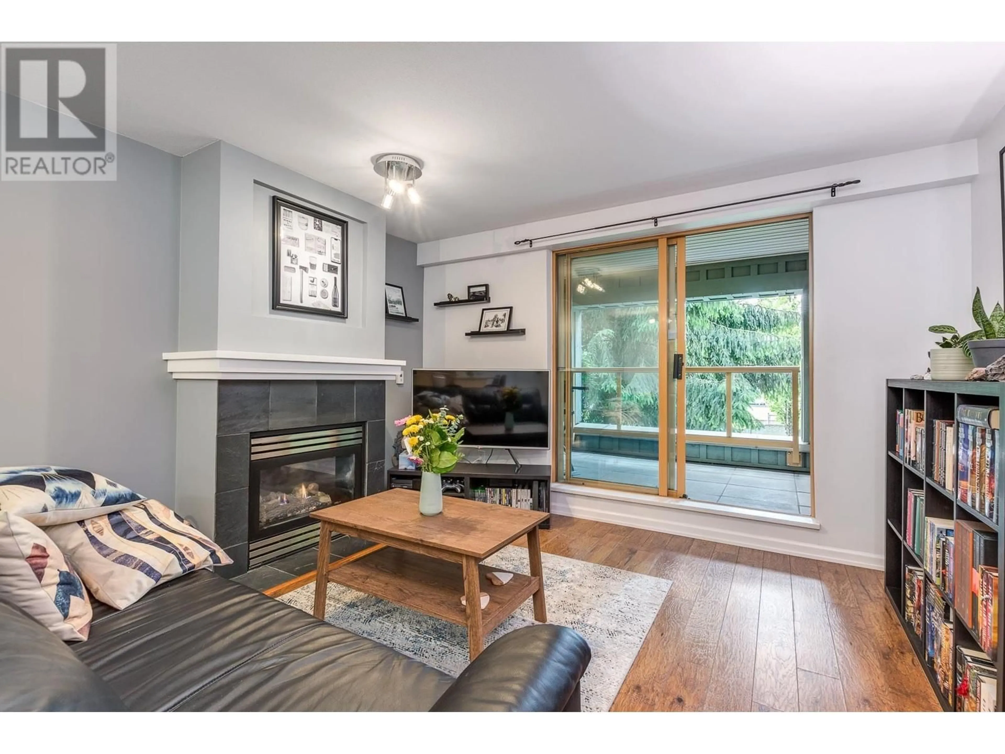 Living room with furniture, wood/laminate floor for 220 - 285 NEWPORT DRIVE, Port Moody British Columbia V3H5J6