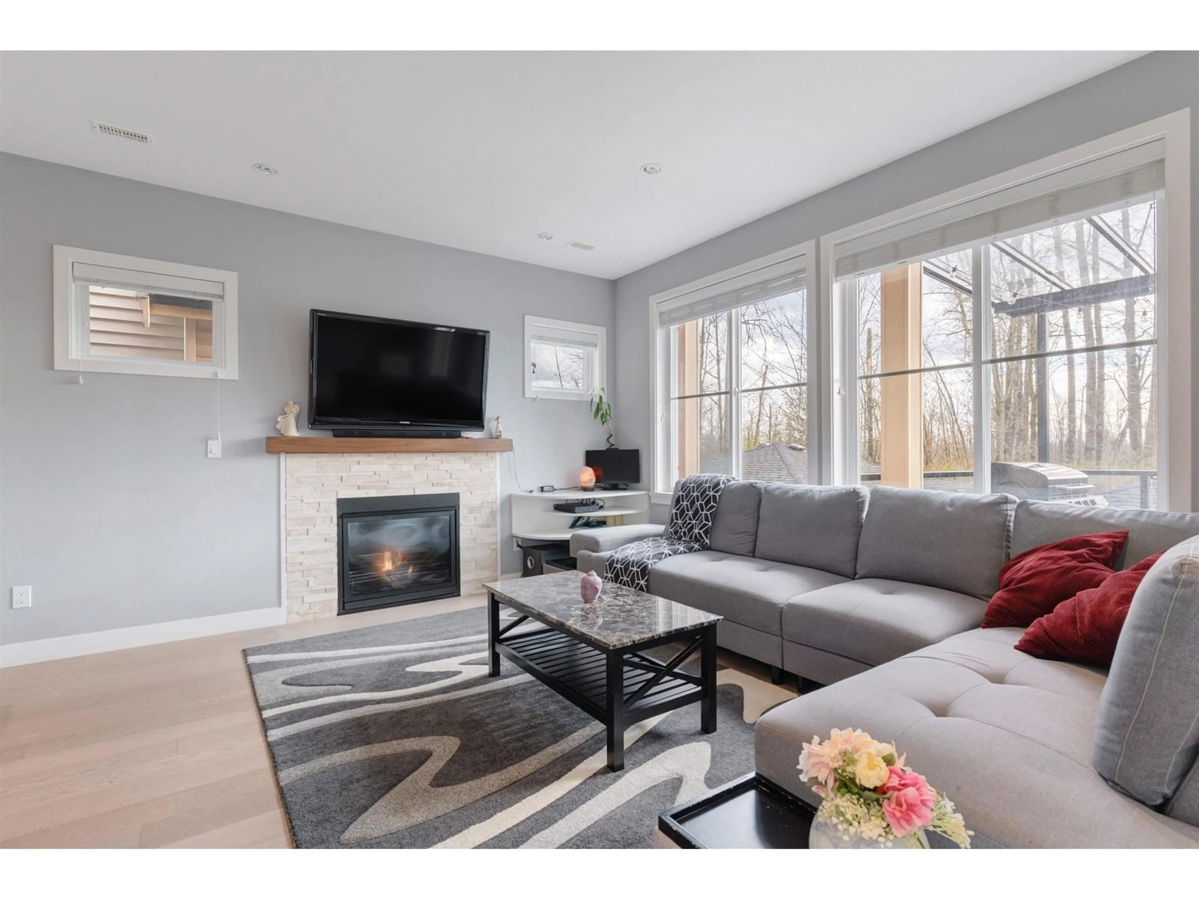 Living room with furniture, wood/laminate floor for 19166 67, Surrey British Columbia V4N6A4