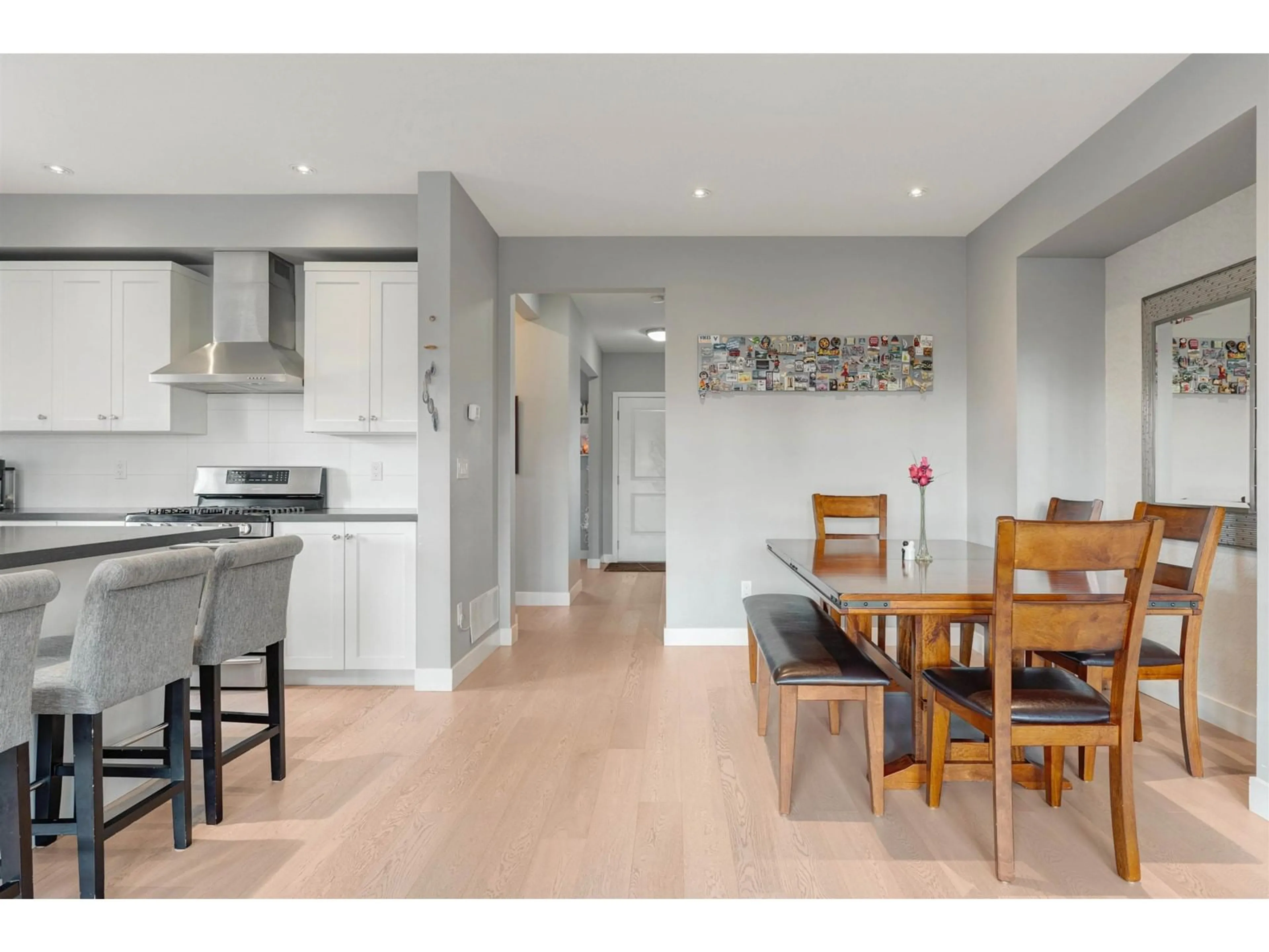 Open concept kitchen, wood/laminate floor for 19166 67, Surrey British Columbia V4N6A4