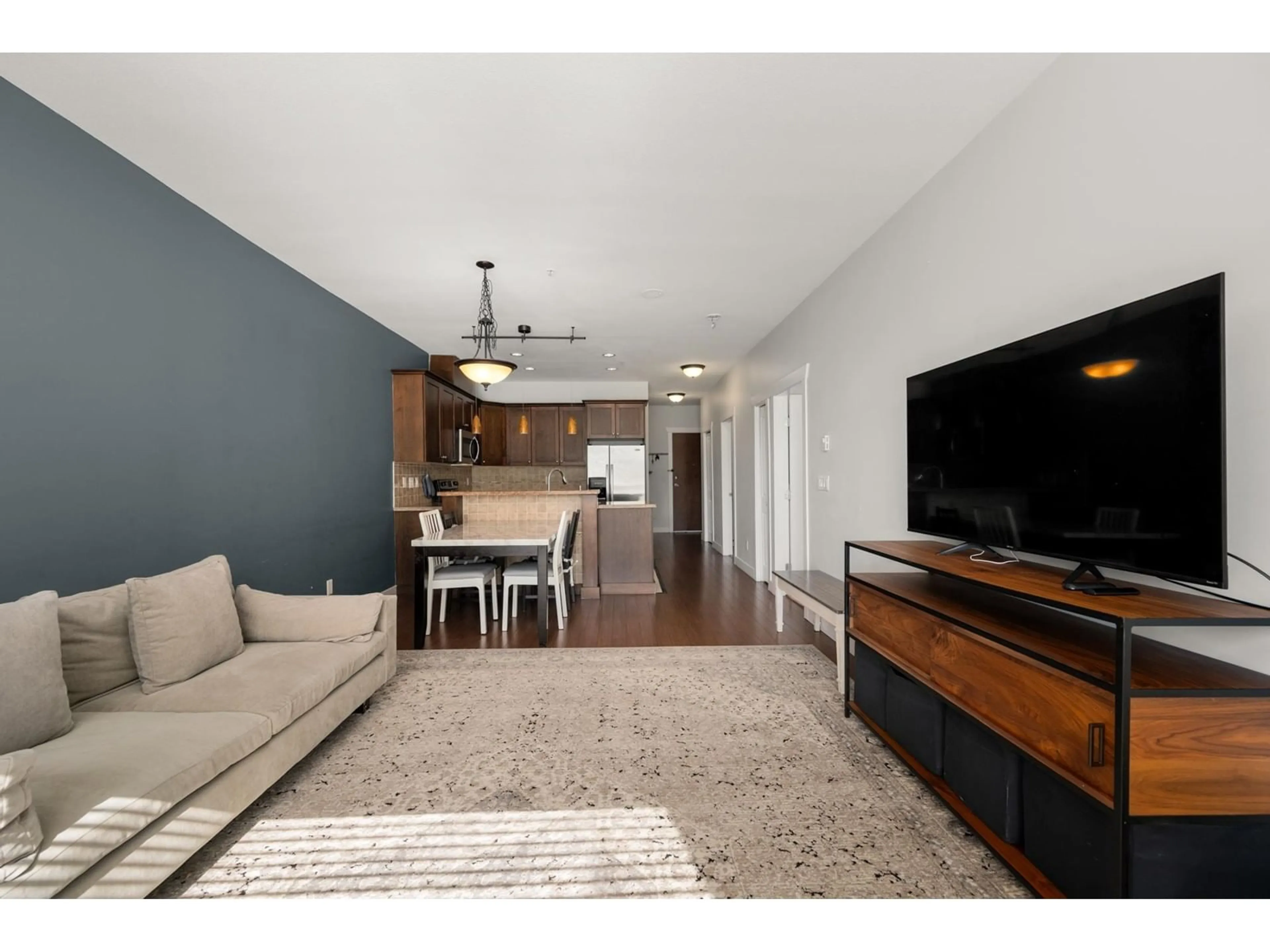 Living room with furniture, wood/laminate floor for 303 - 14333 104, Surrey British Columbia V3T0E1