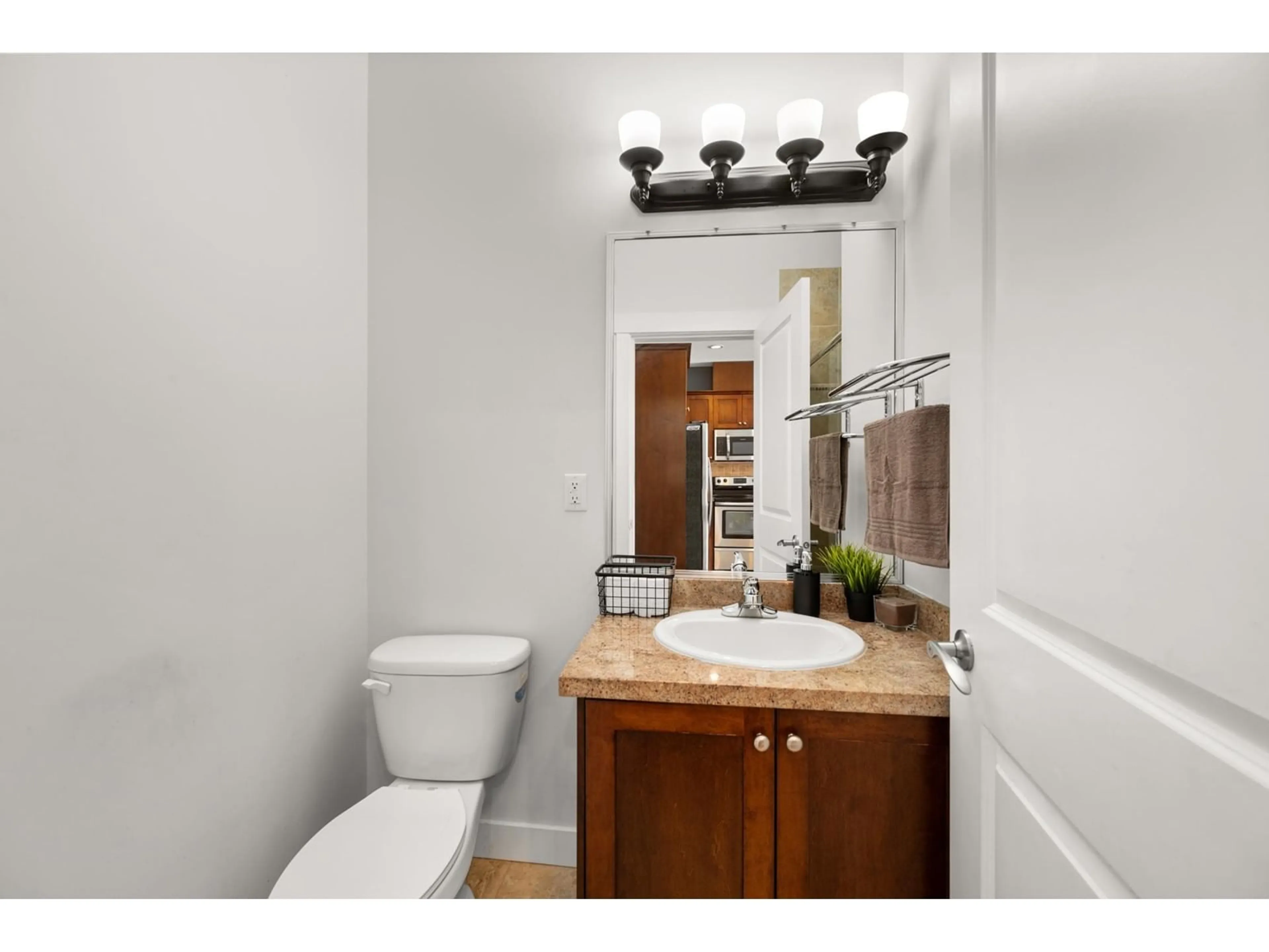 Standard bathroom, ceramic/tile floor for 303 - 14333 104, Surrey British Columbia V3T0E1