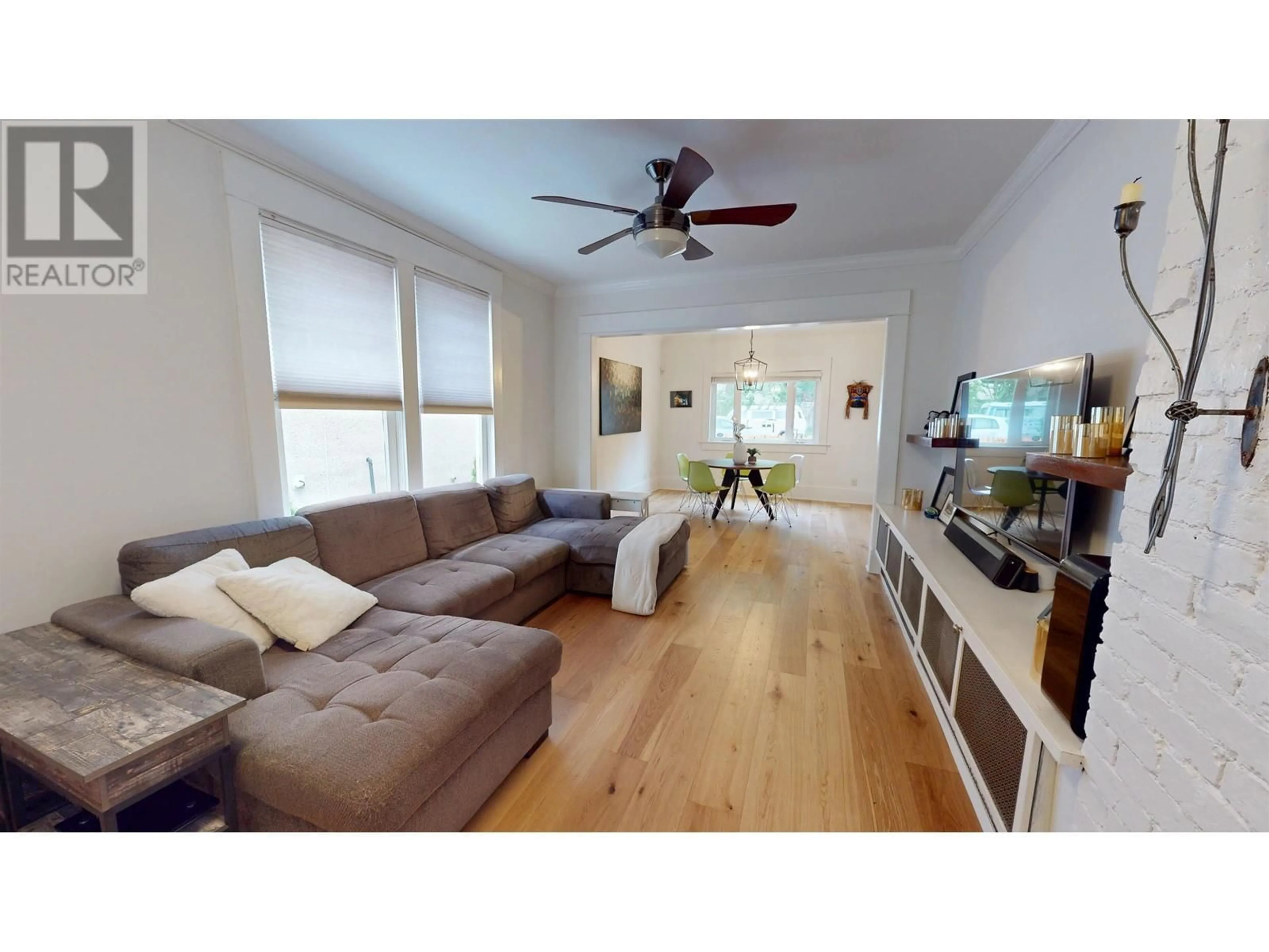 Living room with furniture, wood/laminate floor for 3504 SOPHIA STREET, Vancouver British Columbia V5V3T8