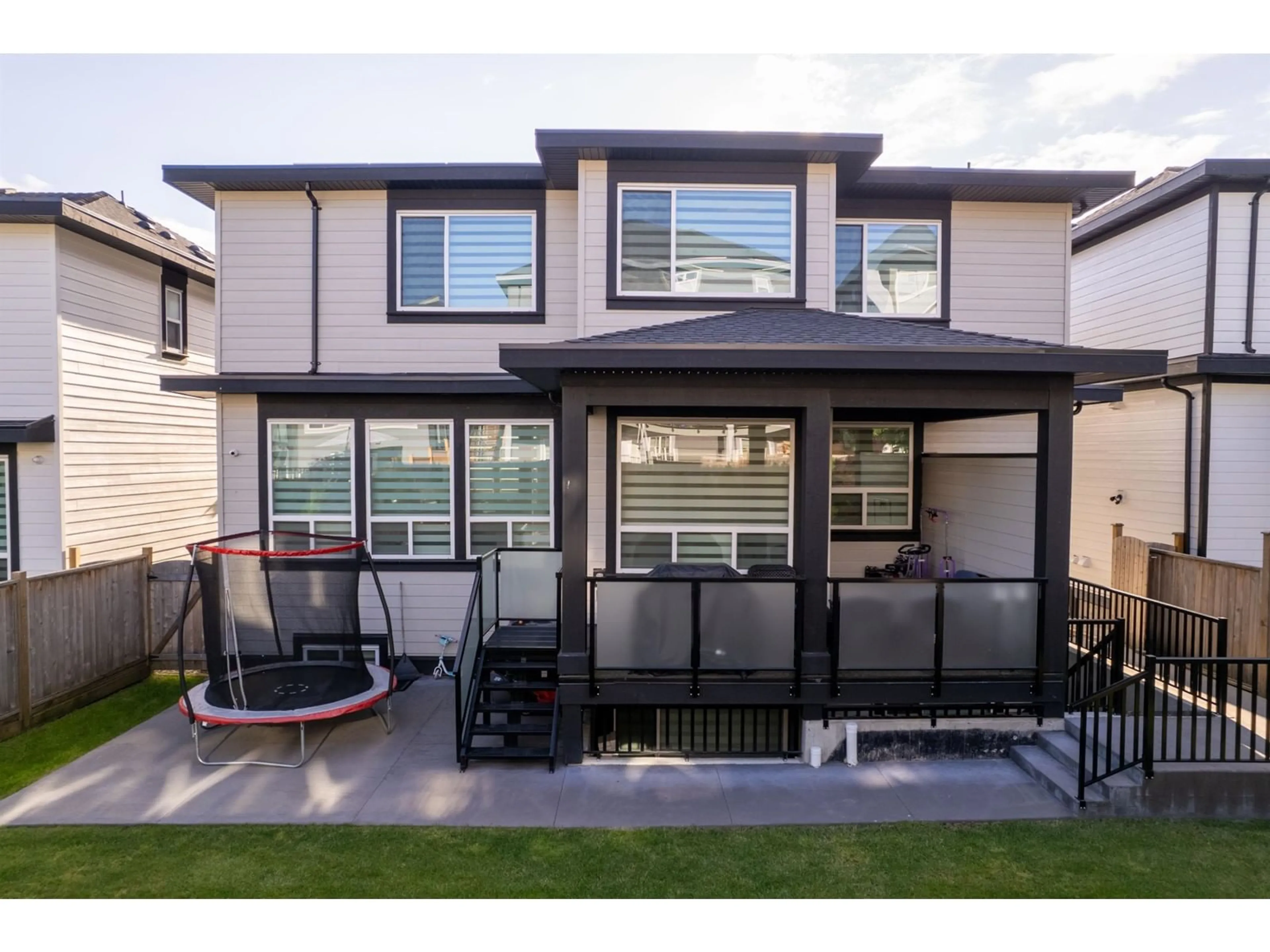 Patio, street for 7750 154A, Surrey British Columbia V3S1C2