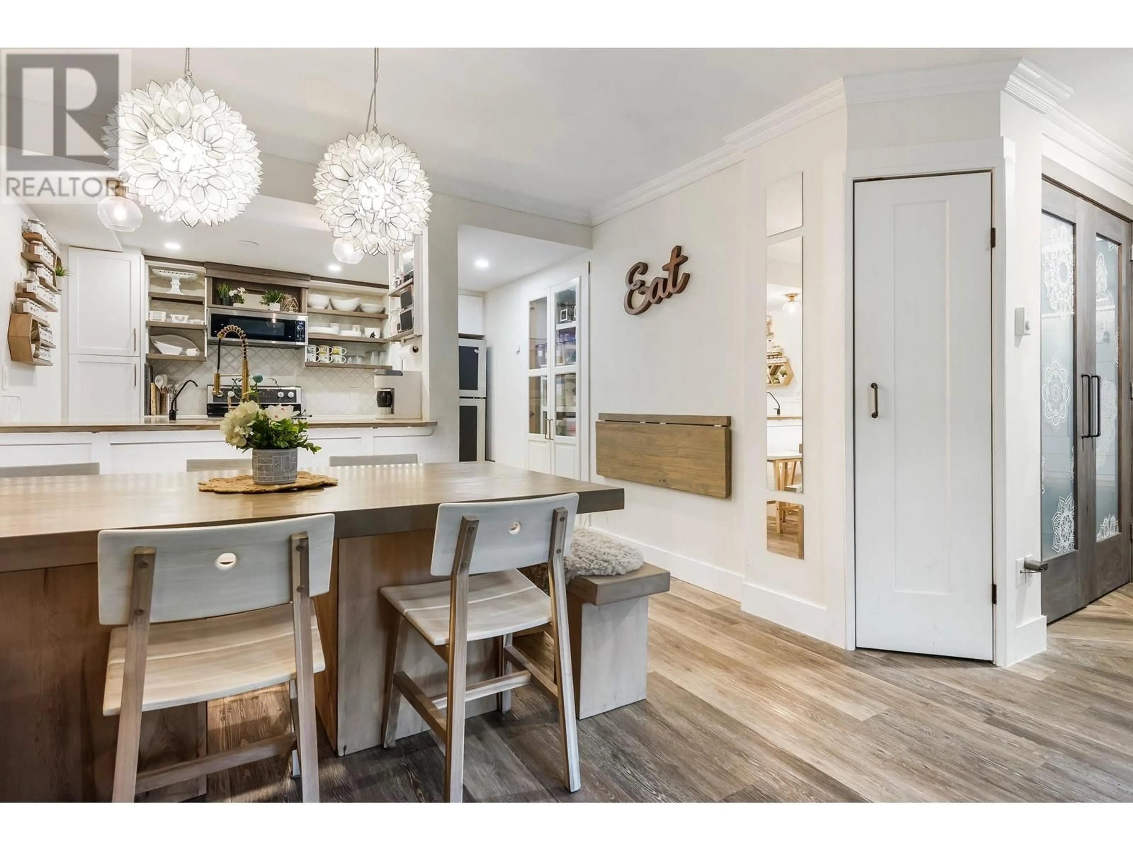 Open concept kitchen, wood/laminate floor for 15 - 385 GINGER DRIVE, New Westminster British Columbia V3L5L6
