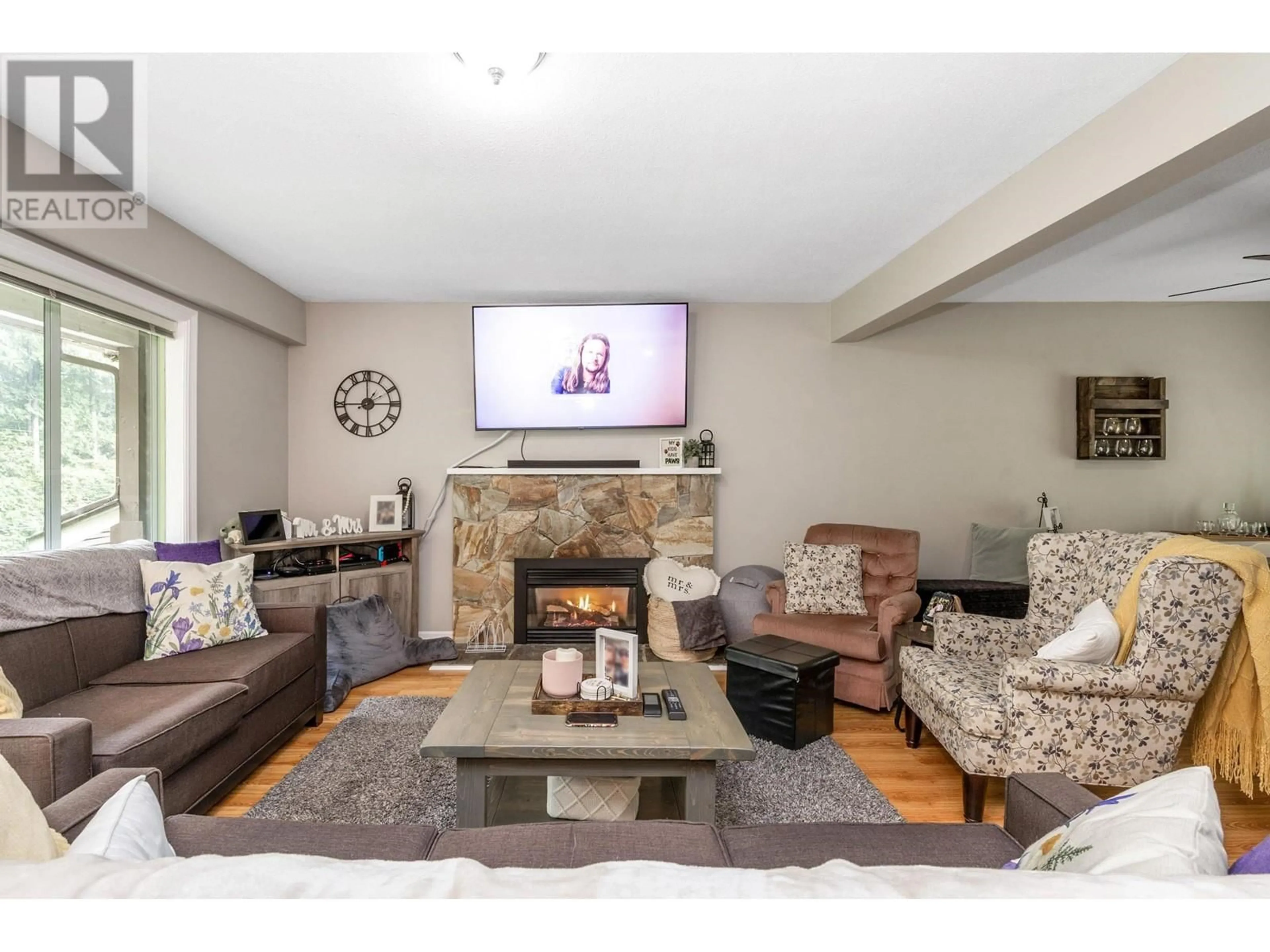 Living room with furniture, unknown for 12313 MCNUTT STREET, Maple Ridge British Columbia V2W1N6