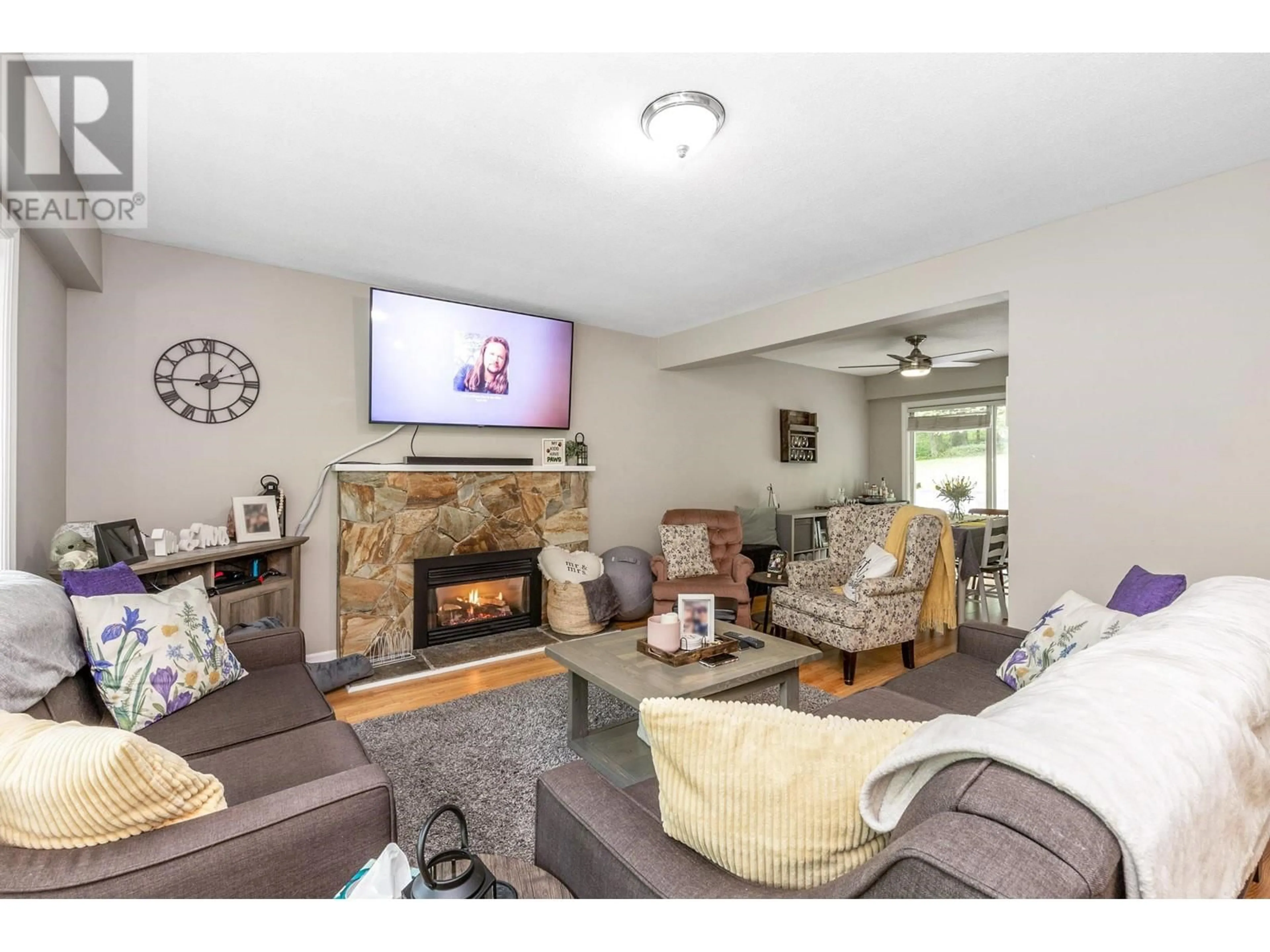 Living room with furniture, unknown for 12313 MCNUTT STREET, Maple Ridge British Columbia V2W1N6
