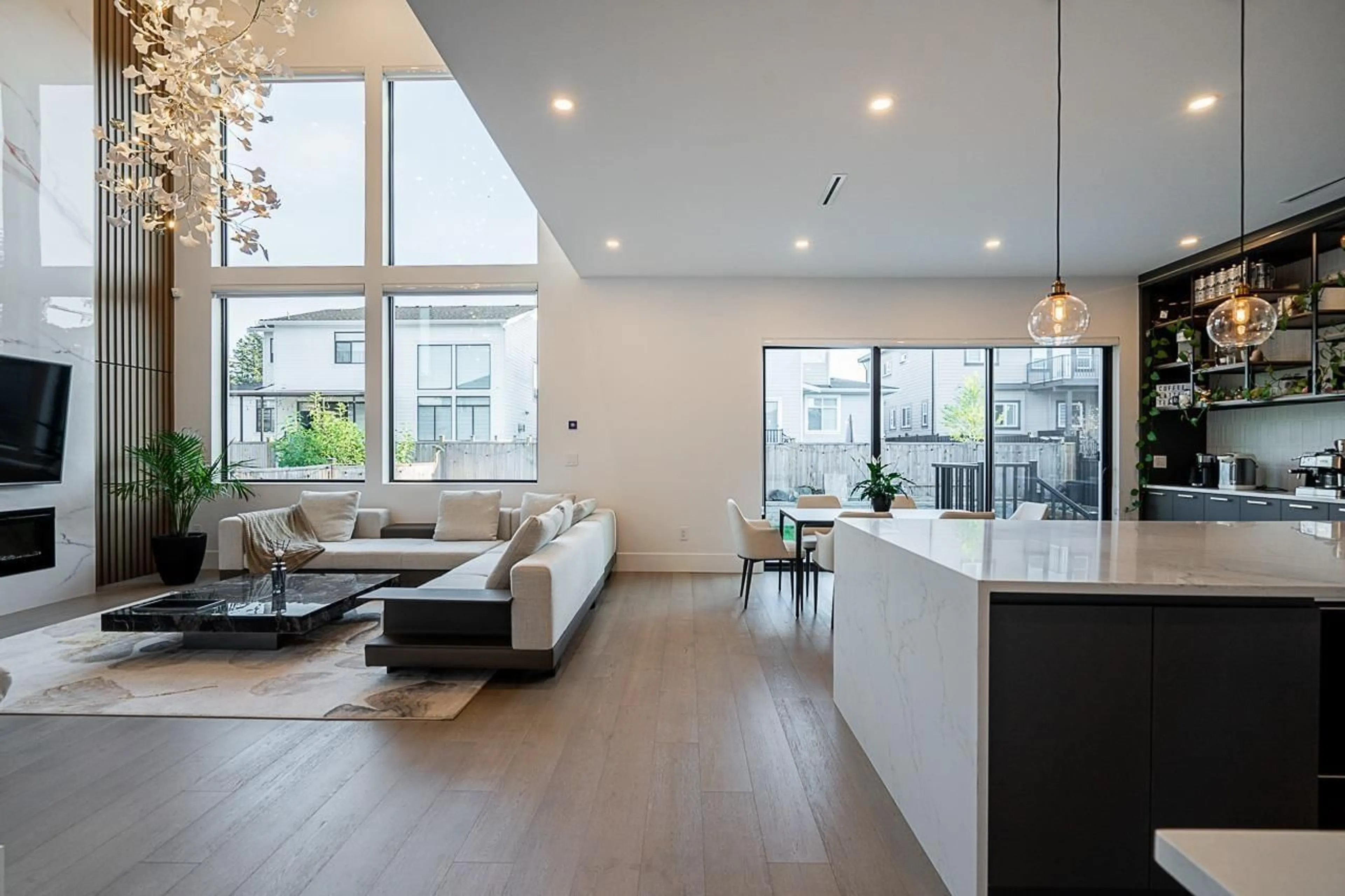 Open concept kitchen, unknown for 19726 33, Langley British Columbia V3A0N9