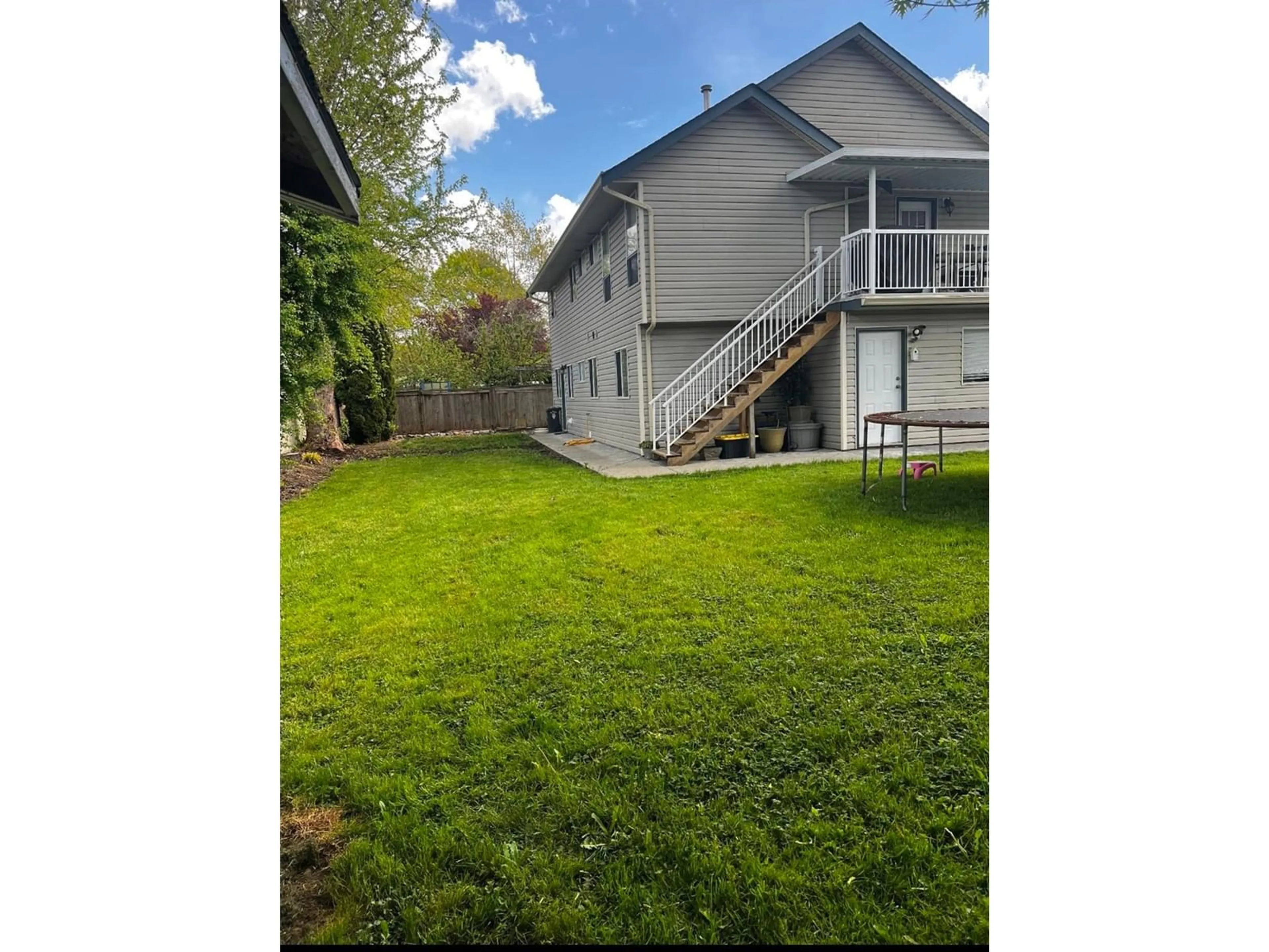 A pic from outside/outdoor area/front of a property/back of a property/a pic from drone, unknown for 21643 50A, Langley British Columbia V3A8W9