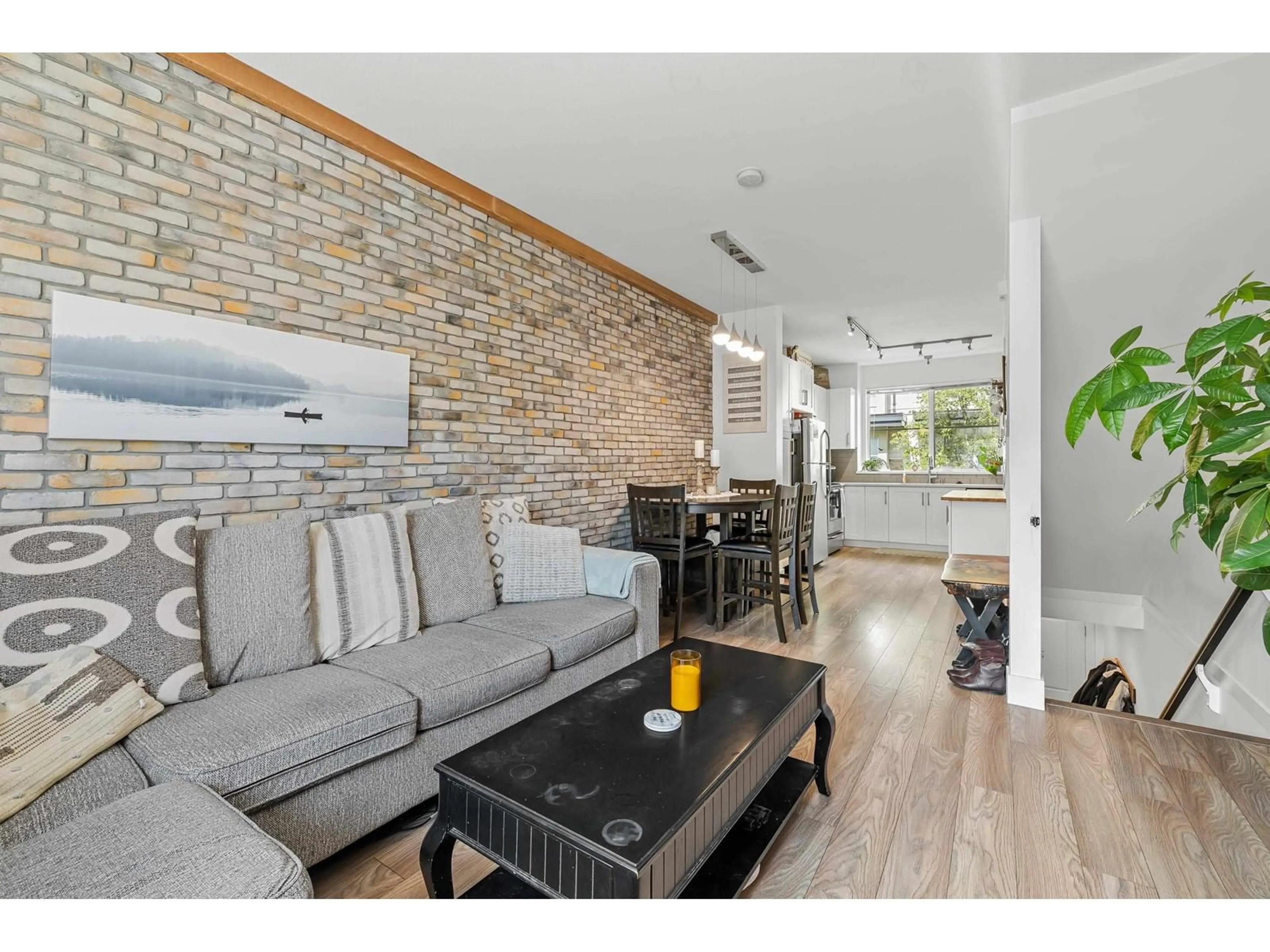 Living room with furniture, unknown for 41 - 19477 72A, Surrey British Columbia V4N6M2