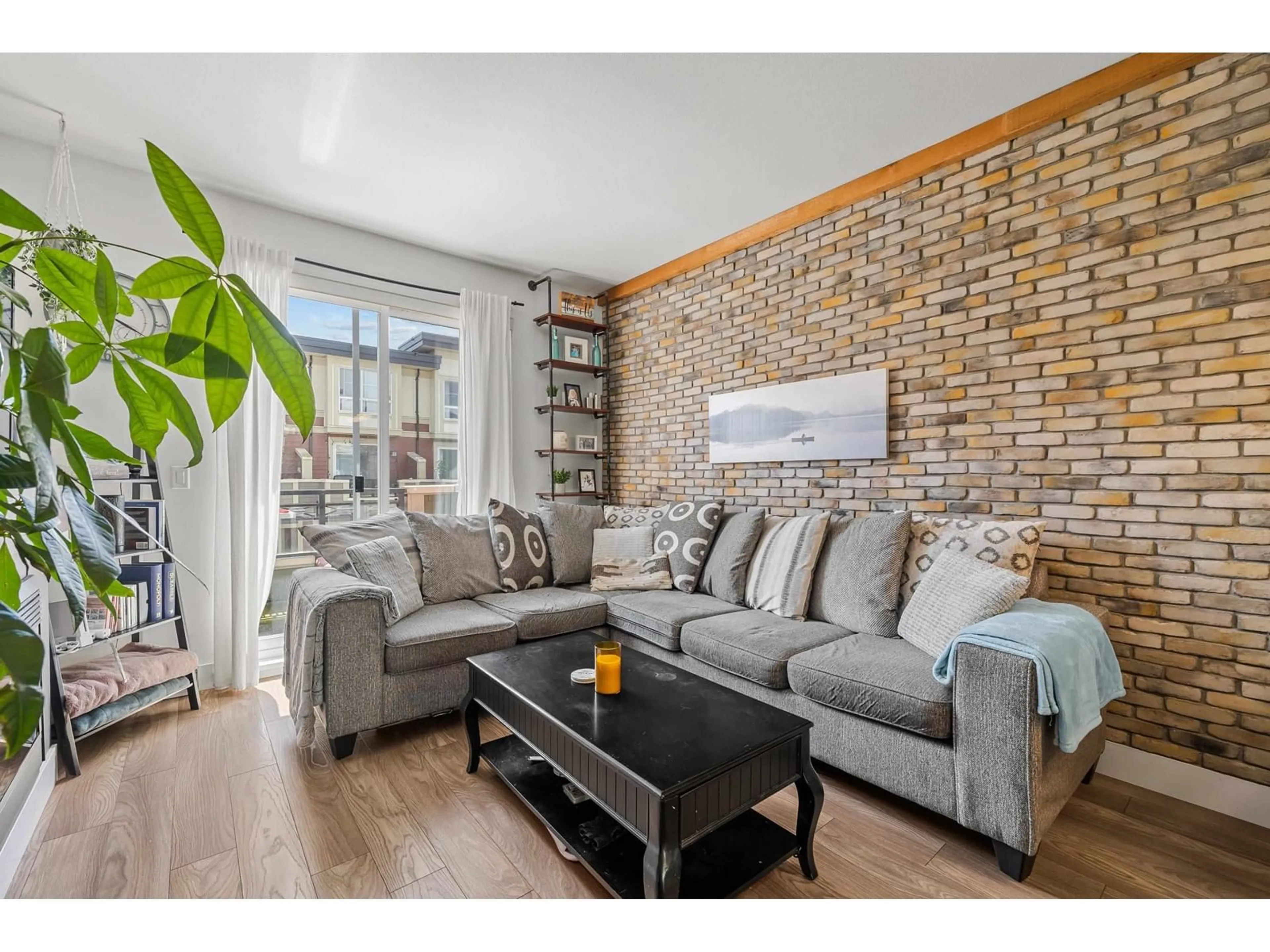 Living room with furniture, unknown for 41 - 19477 72A, Surrey British Columbia V4N6M2