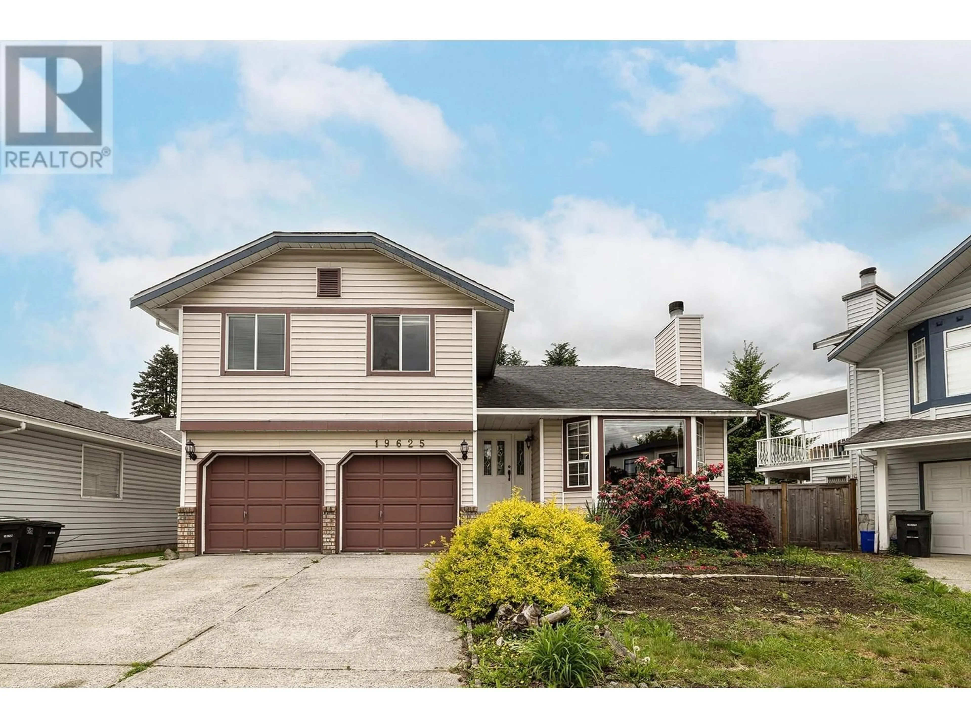 Home with vinyl exterior material, street for 19625 PARK ROAD, Pitt Meadows British Columbia V3Y1B3