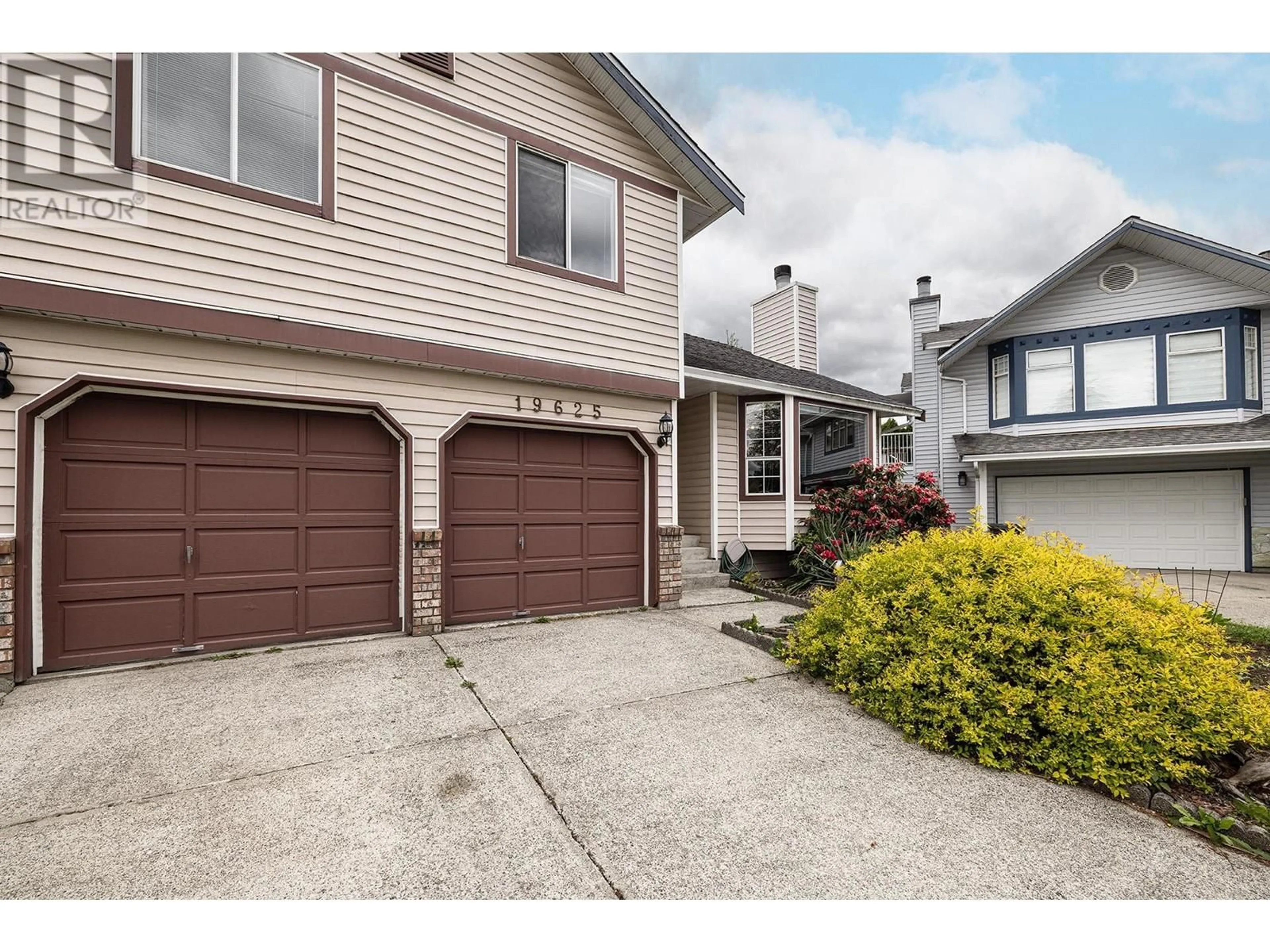 Home with vinyl exterior material, street for 19625 PARK ROAD, Pitt Meadows British Columbia V3Y1B3