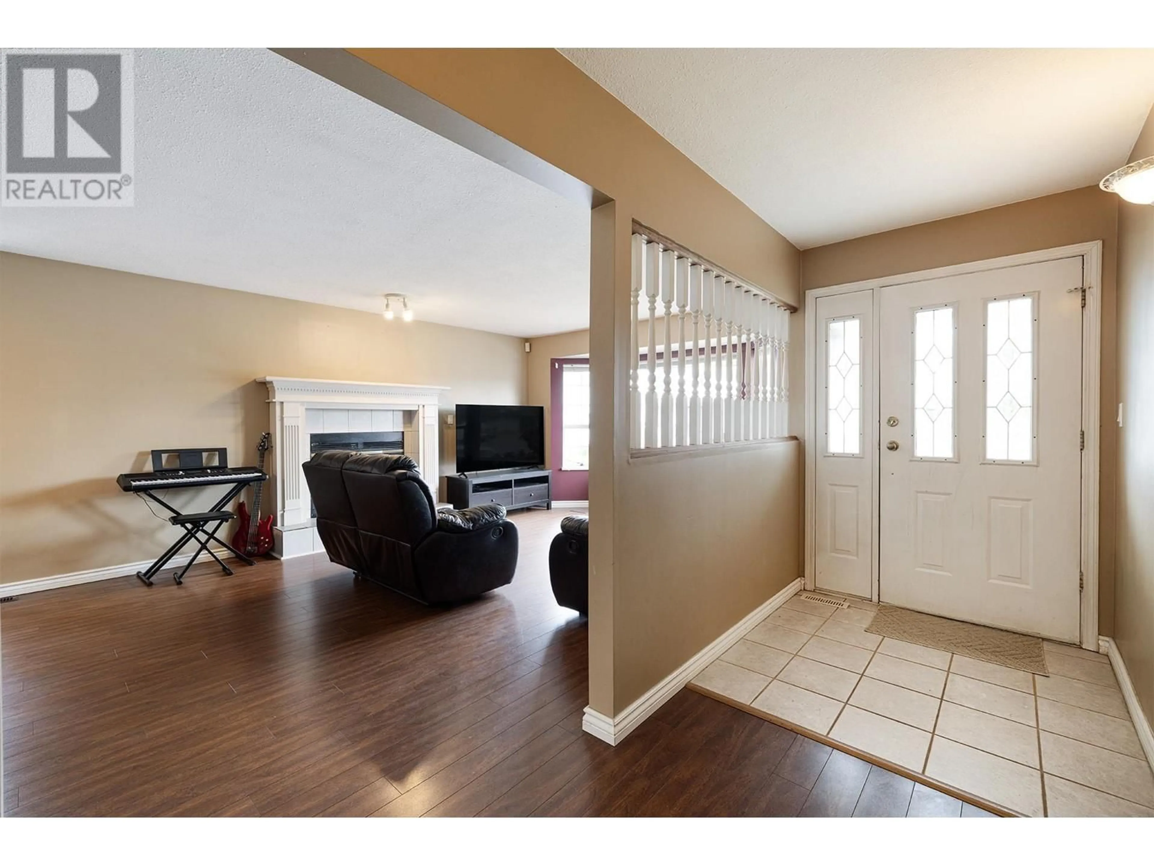 Indoor entryway for 19625 PARK ROAD, Pitt Meadows British Columbia V3Y1B3