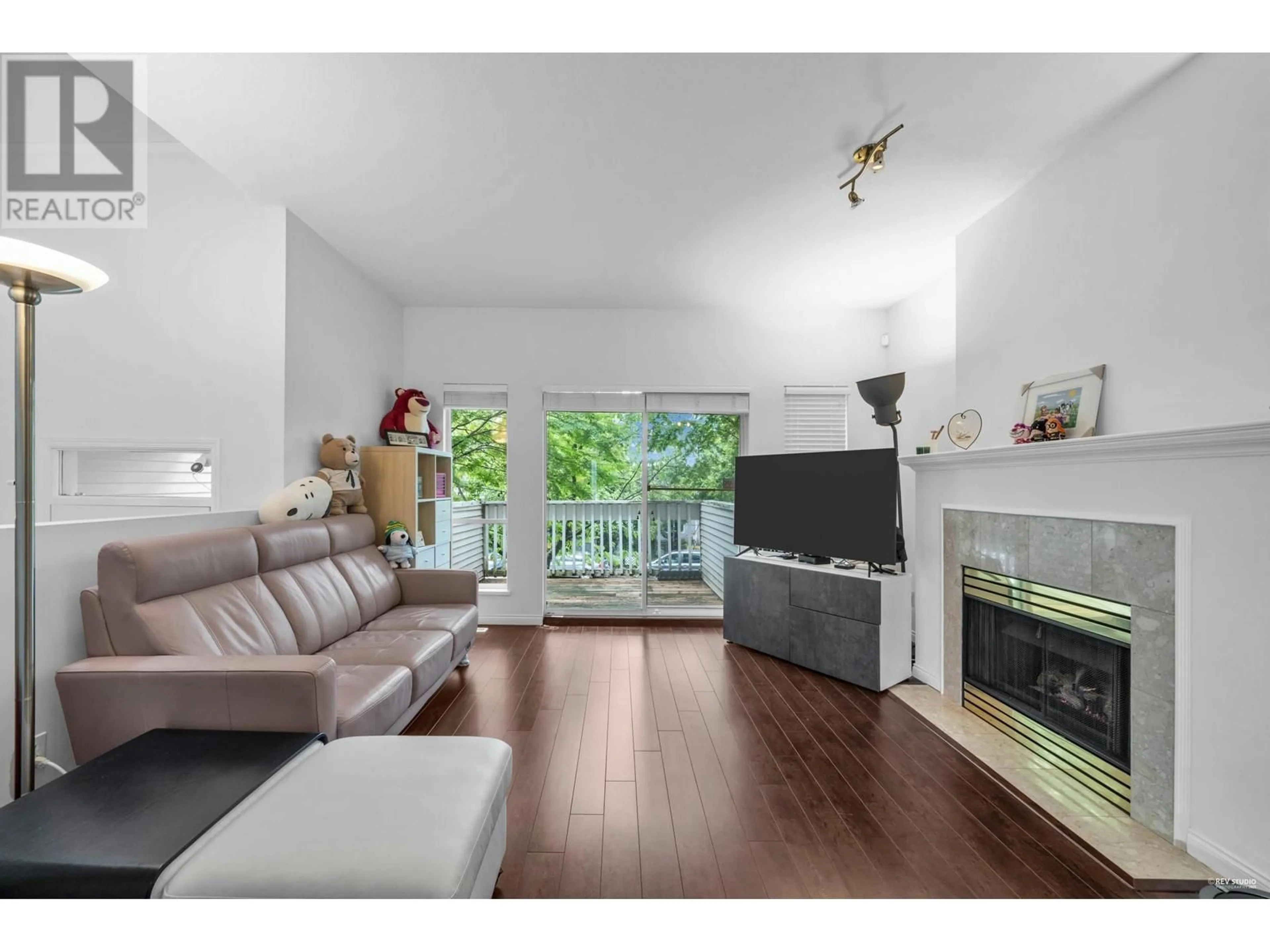Living room with furniture, wood/laminate floor for 89 - 12500 MCNEELY DRIVE, Richmond British Columbia V6V2S4