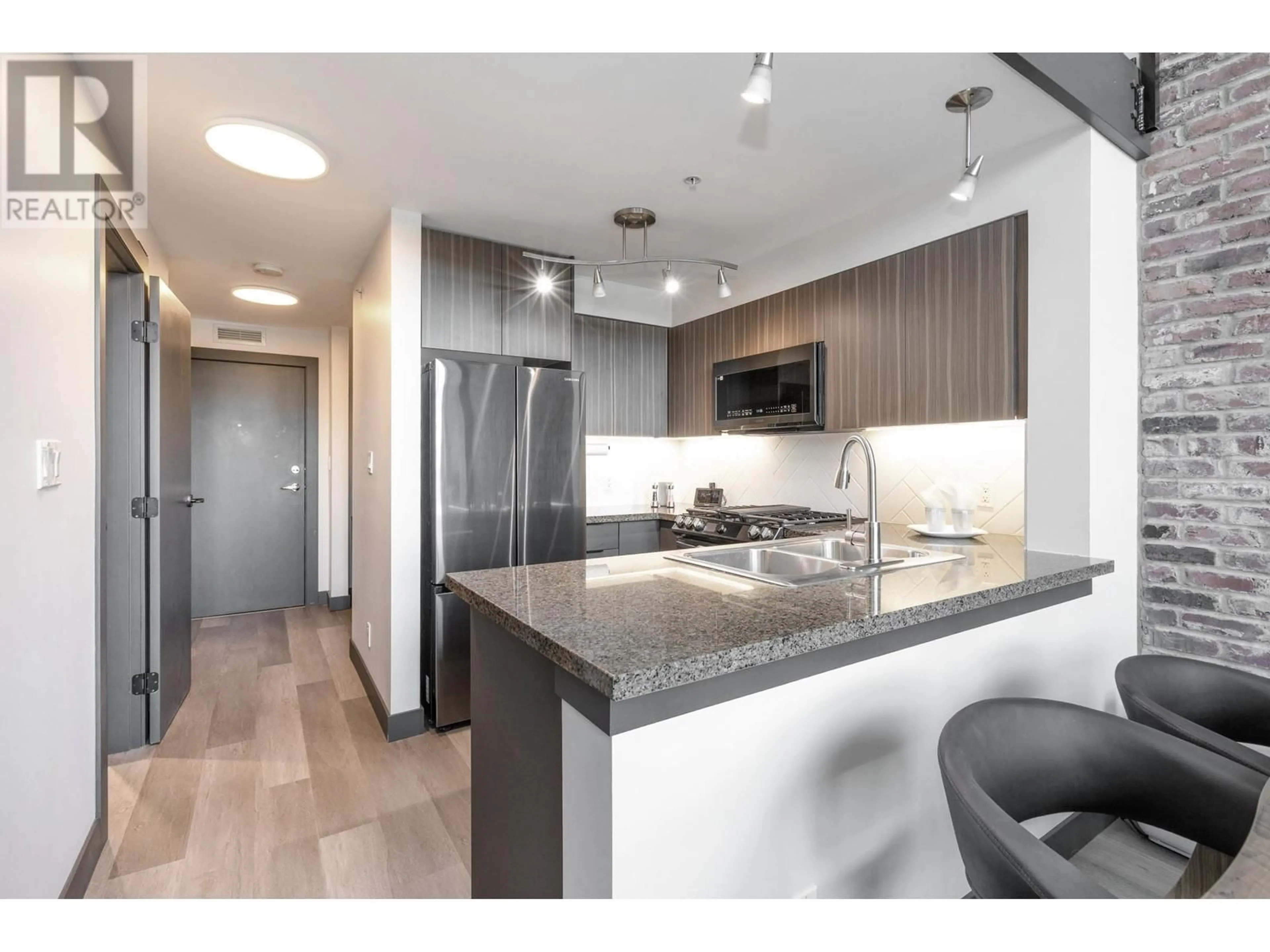 Open concept kitchen, unknown for 315 - 10 RENAISSANCE SQUARE, New Westminster British Columbia V3M7B1