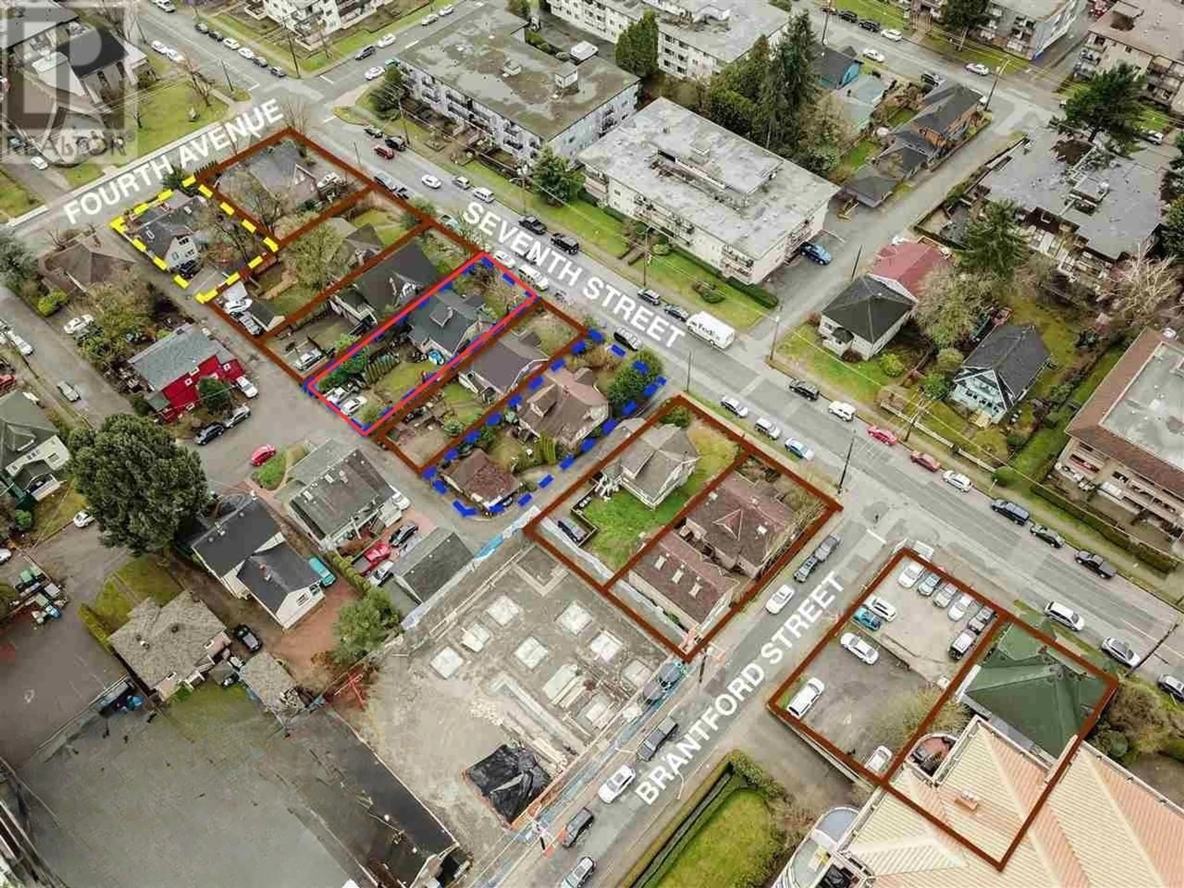 A pic from outside/outdoor area/front of a property/back of a property/a pic from drone, street for 415 SEVENTH STREET, New Westminster British Columbia V3M3L2