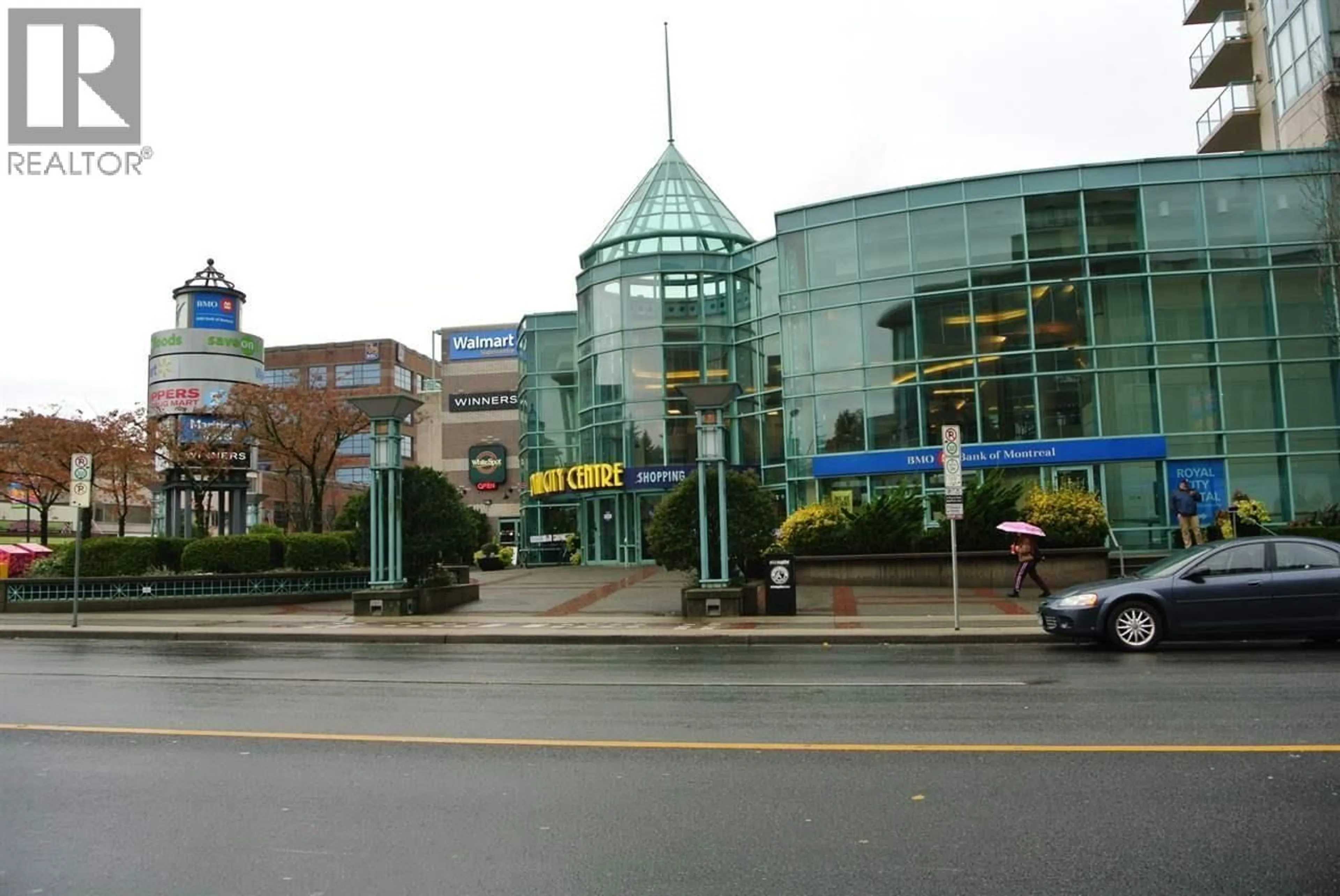 Indoor foyer for 415 SEVENTH STREET, New Westminster British Columbia V3M3L2