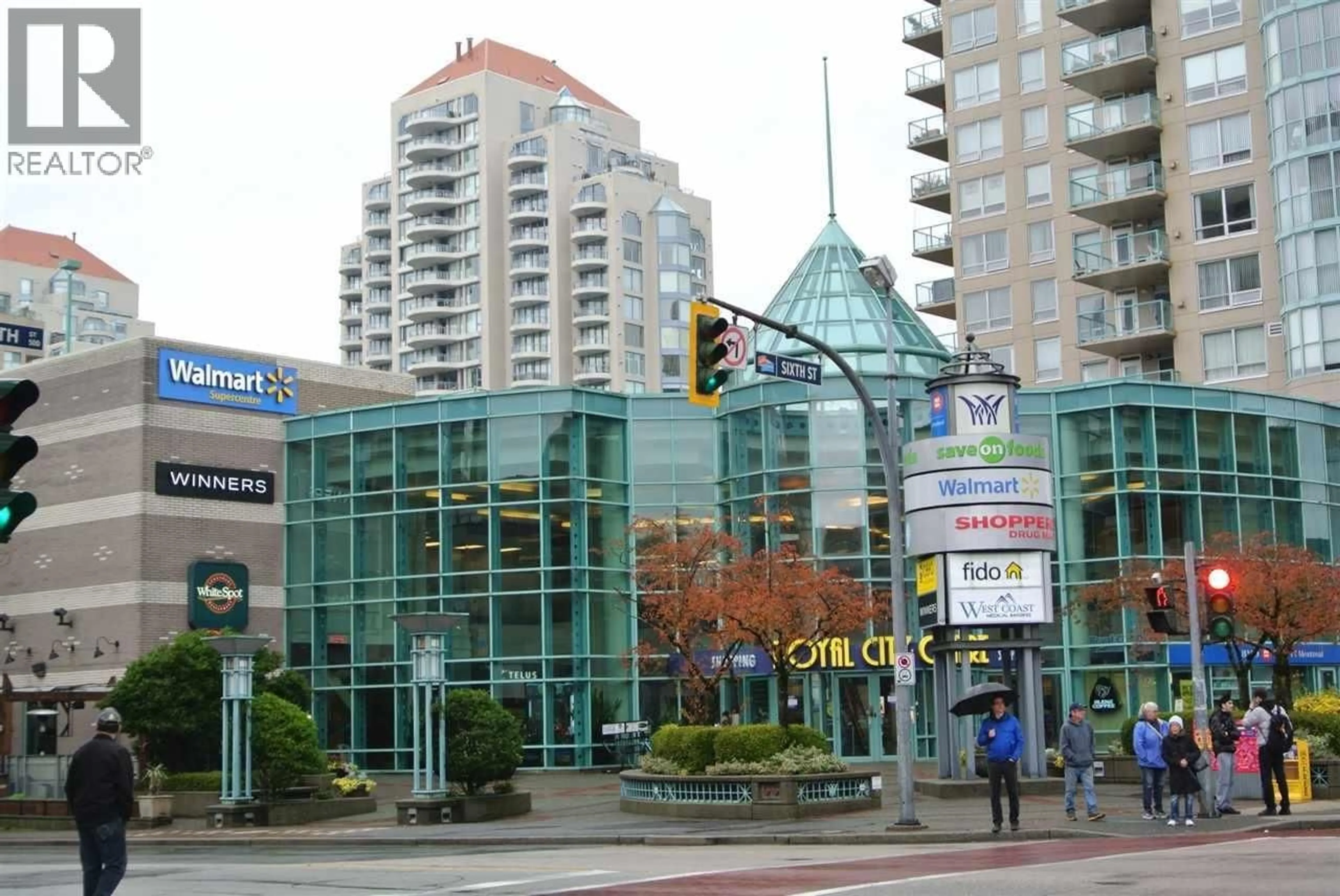 Indoor foyer for 415 SEVENTH STREET, New Westminster British Columbia V3M3L2