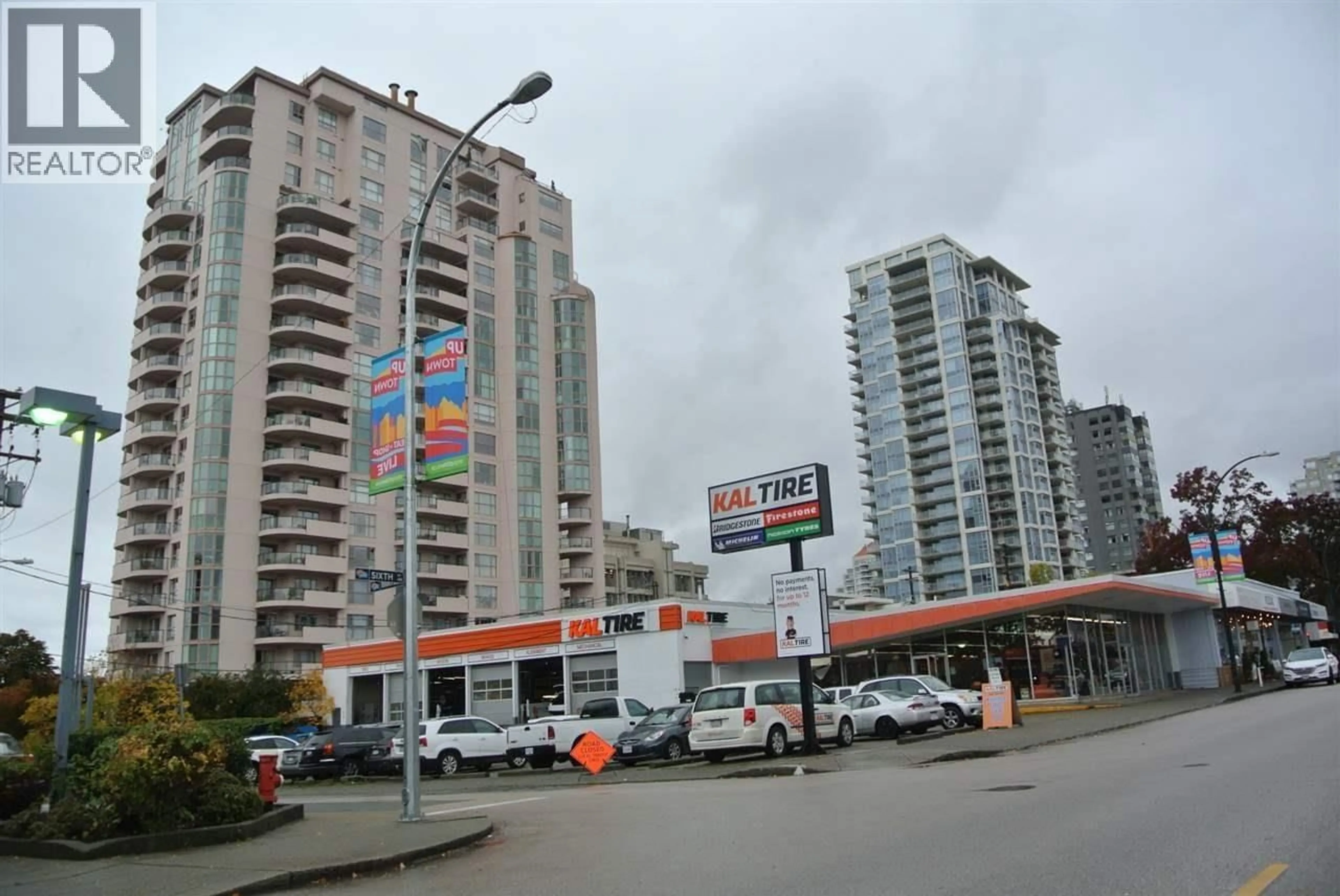 Parking for 415 SEVENTH STREET, New Westminster British Columbia V3M3L2