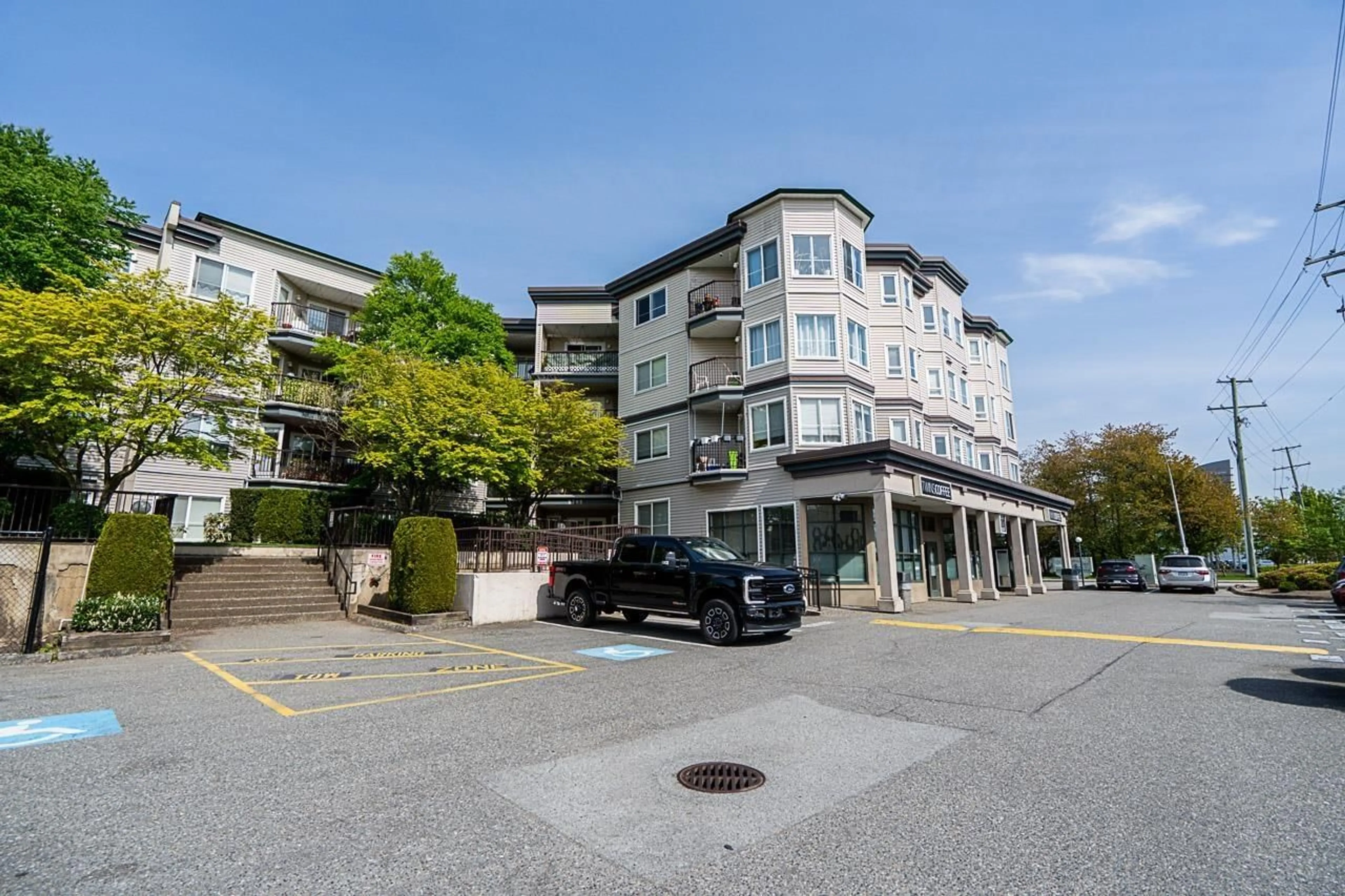 Patio, unknown for 305 - 5765 GLOVER, Langley British Columbia V3A8M8