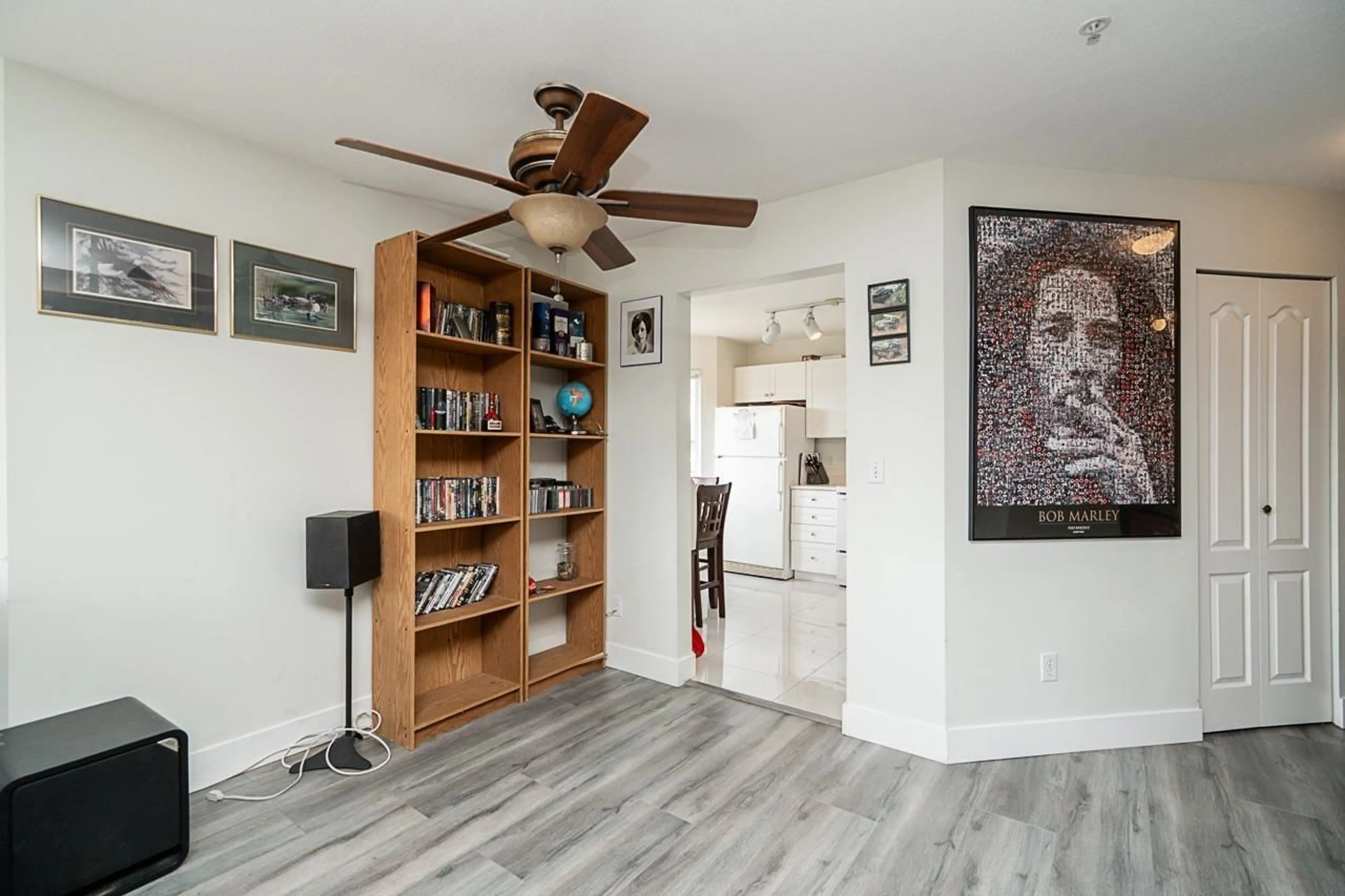 Indoor entryway for 305 - 5765 GLOVER, Langley British Columbia V3A8M8