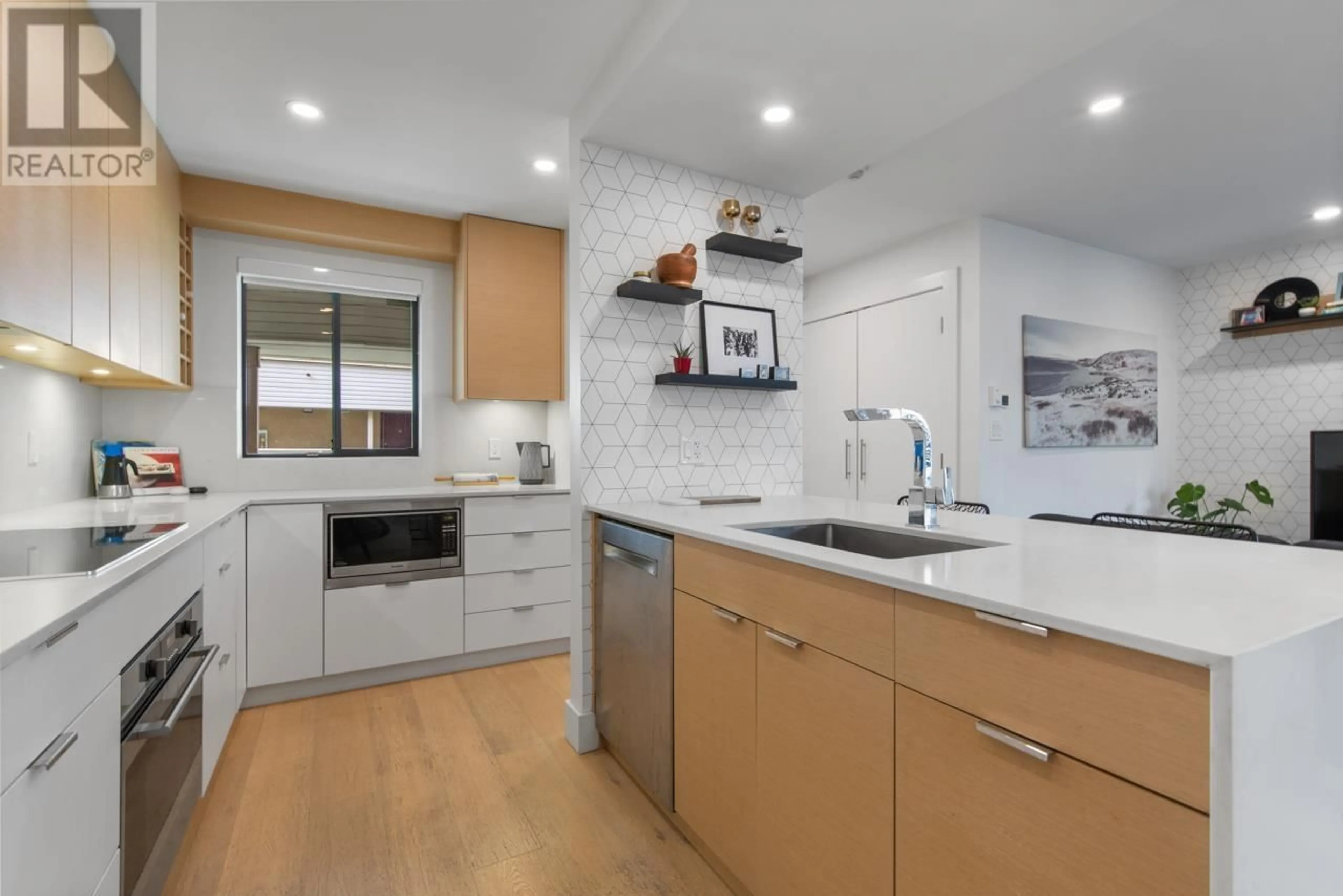 Unknown for 301 - 1350 COMOX STREET, Vancouver British Columbia V6E4E1