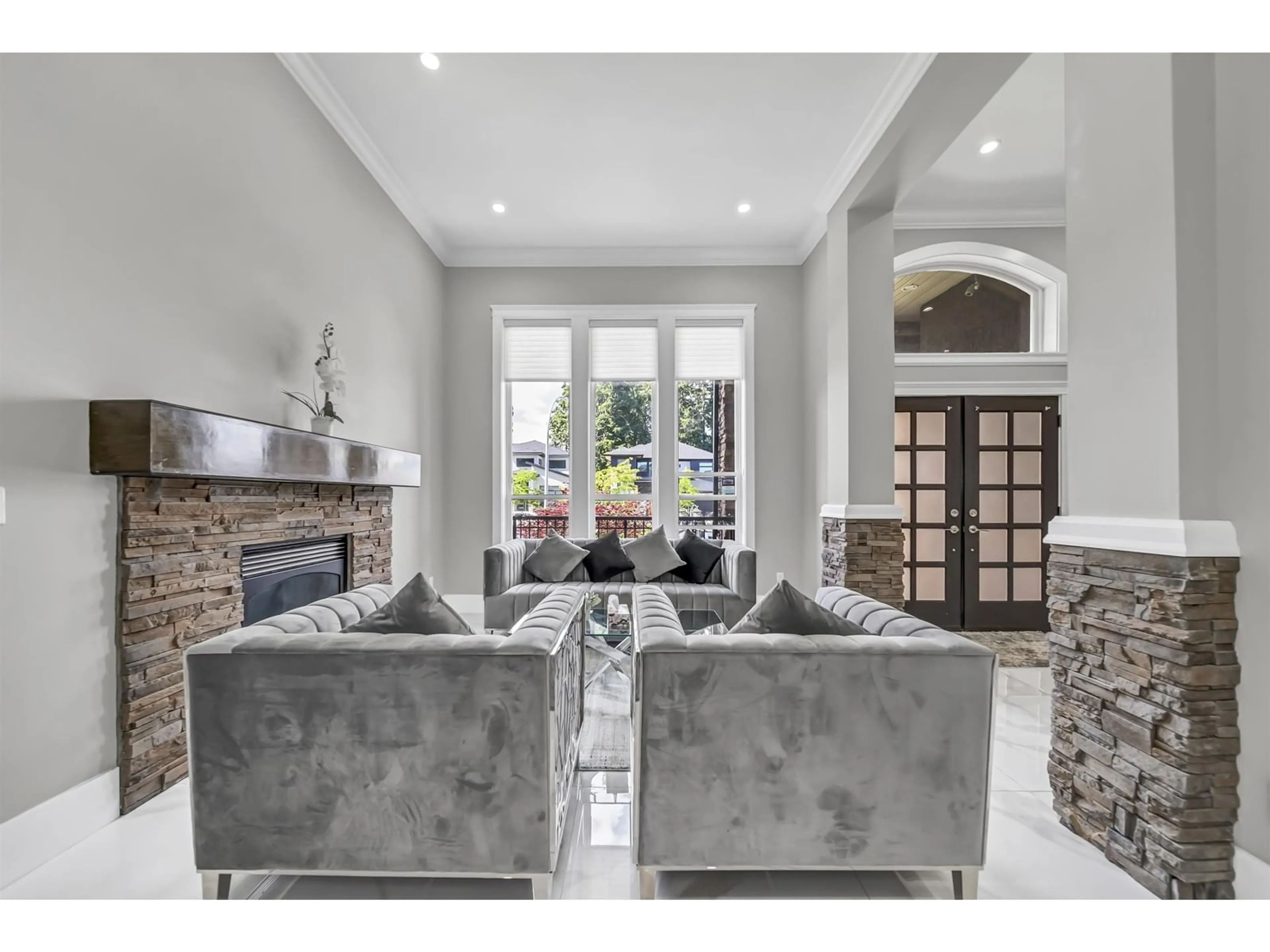 Living room with furniture, unknown for 16206 96B, Surrey British Columbia V4N5X2