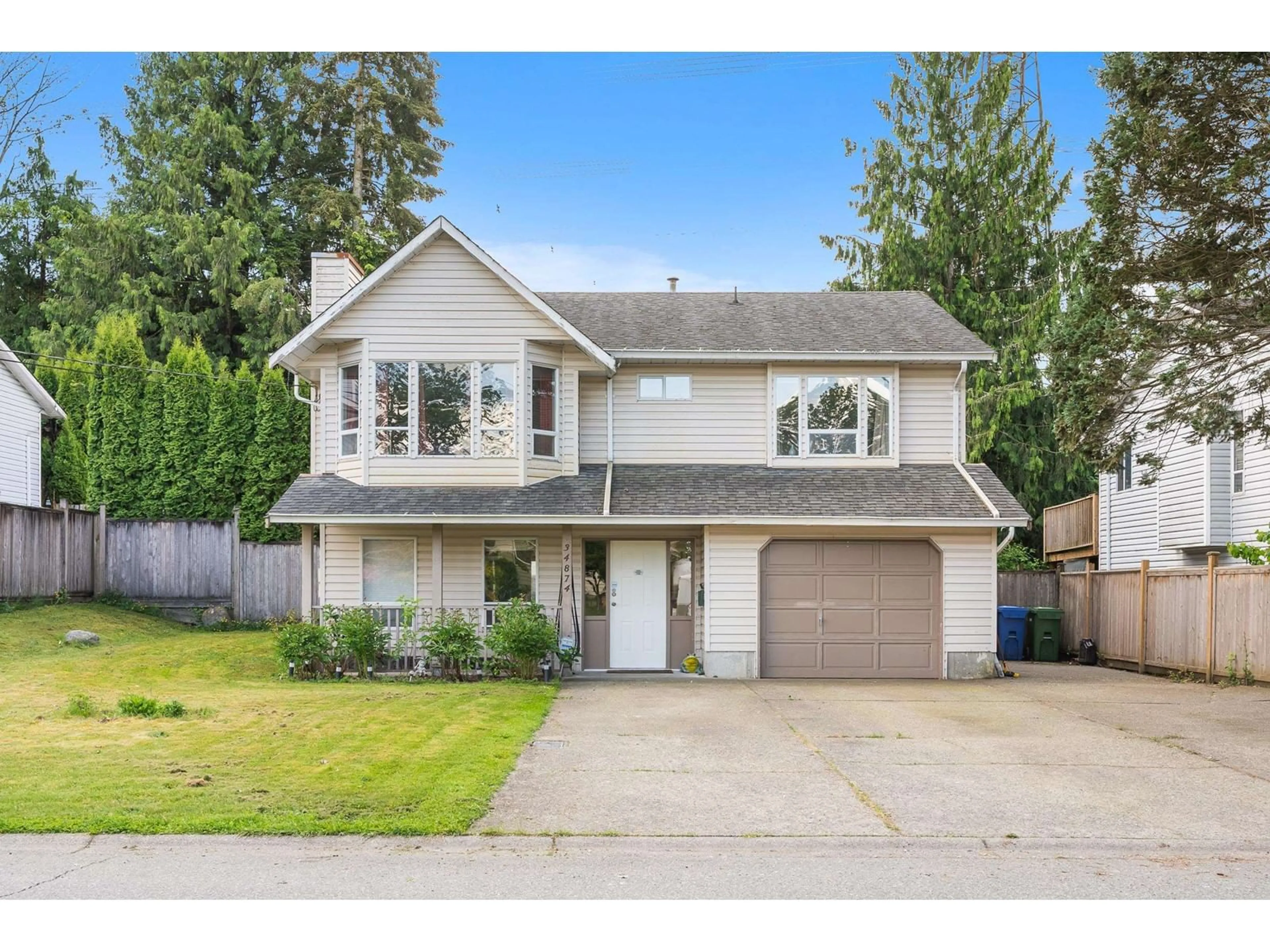 Home with vinyl exterior material, street for 34874 HIGH, Abbotsford British Columbia V2S4P6