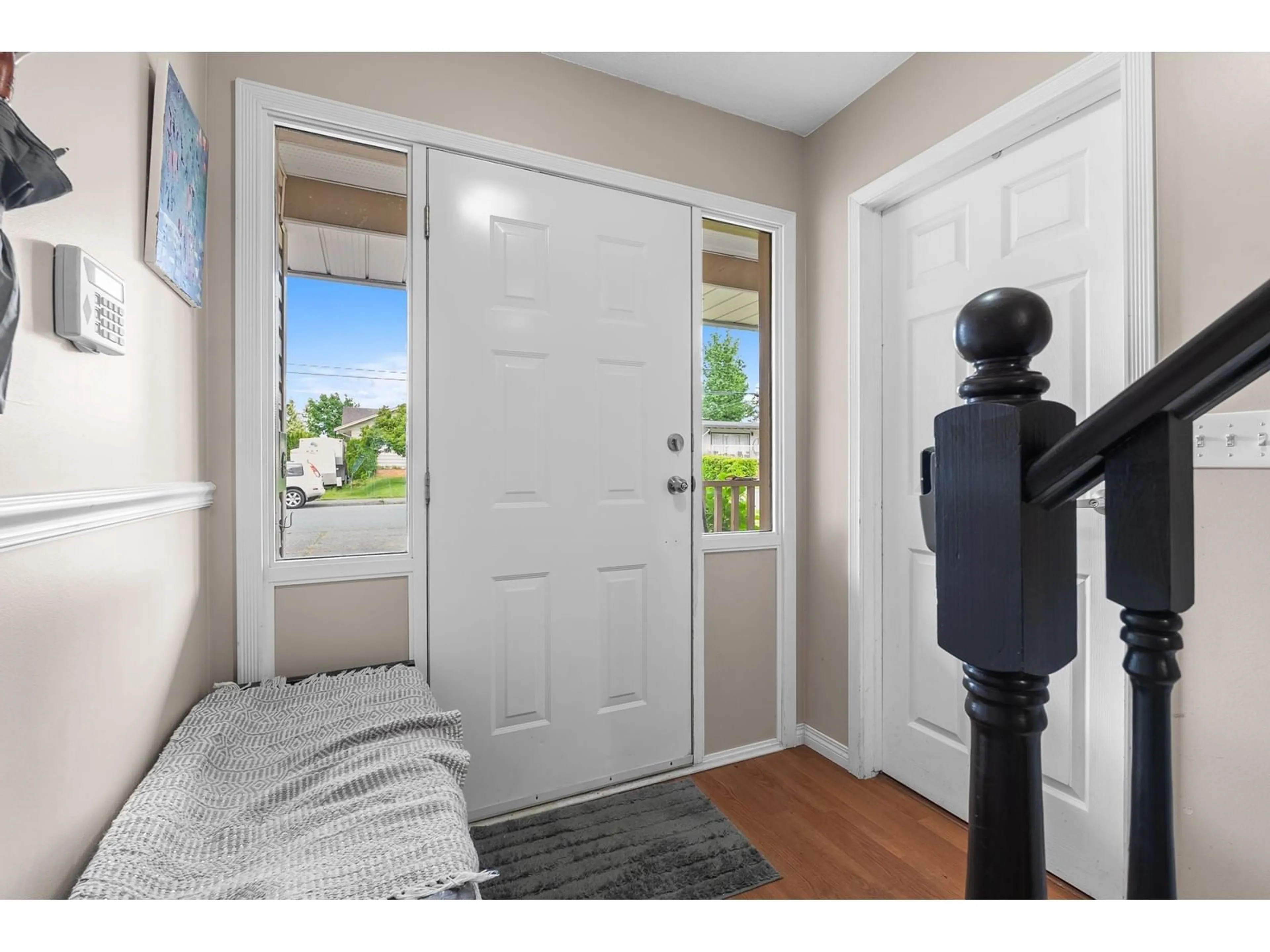 Indoor entryway for 34874 HIGH, Abbotsford British Columbia V2S4P6