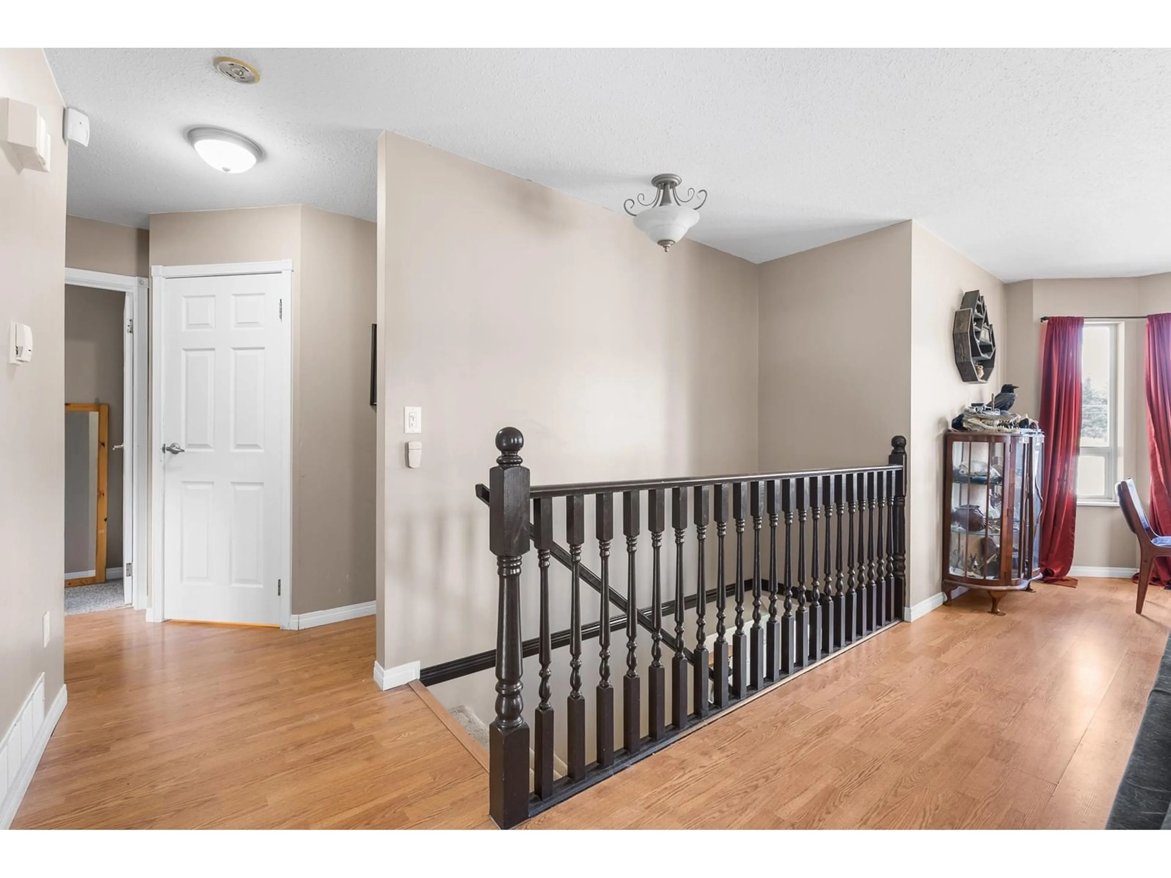 Indoor entryway for 34874 HIGH, Abbotsford British Columbia V2S4P6