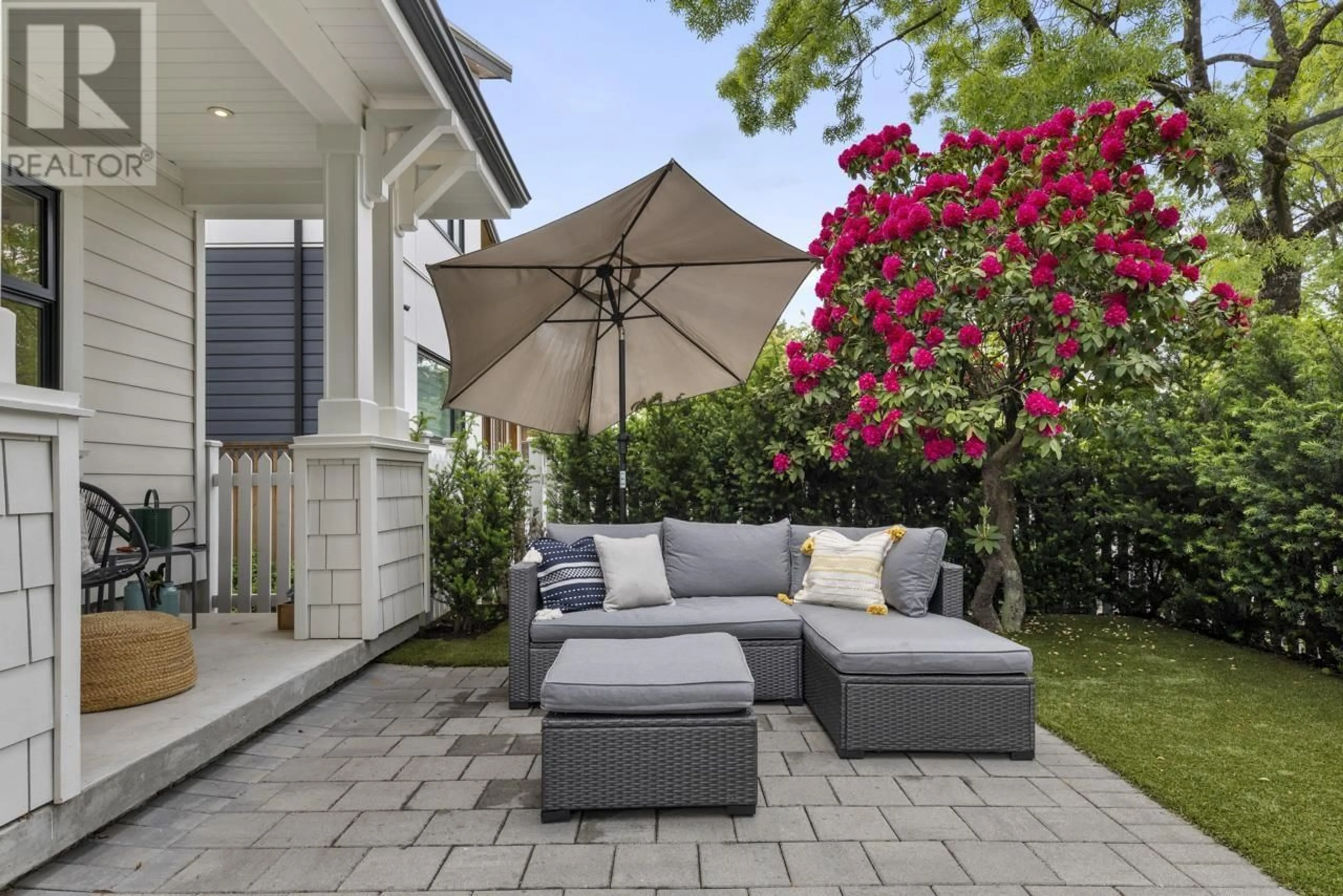 Patio, street for 2224 10TH AVENUE, Vancouver British Columbia V5N1Y2