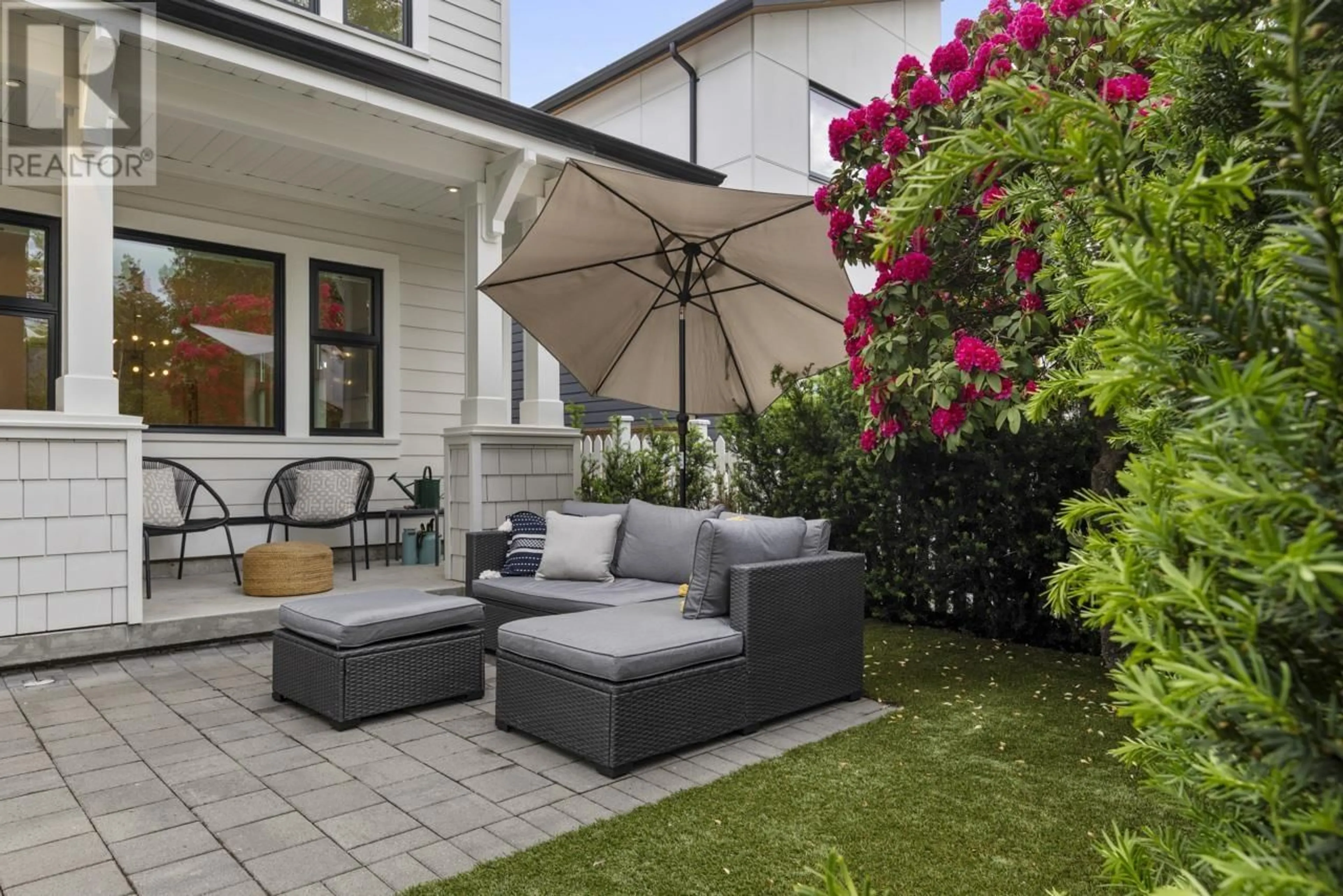 Patio, street for 2224 10TH AVENUE, Vancouver British Columbia V5N1Y2