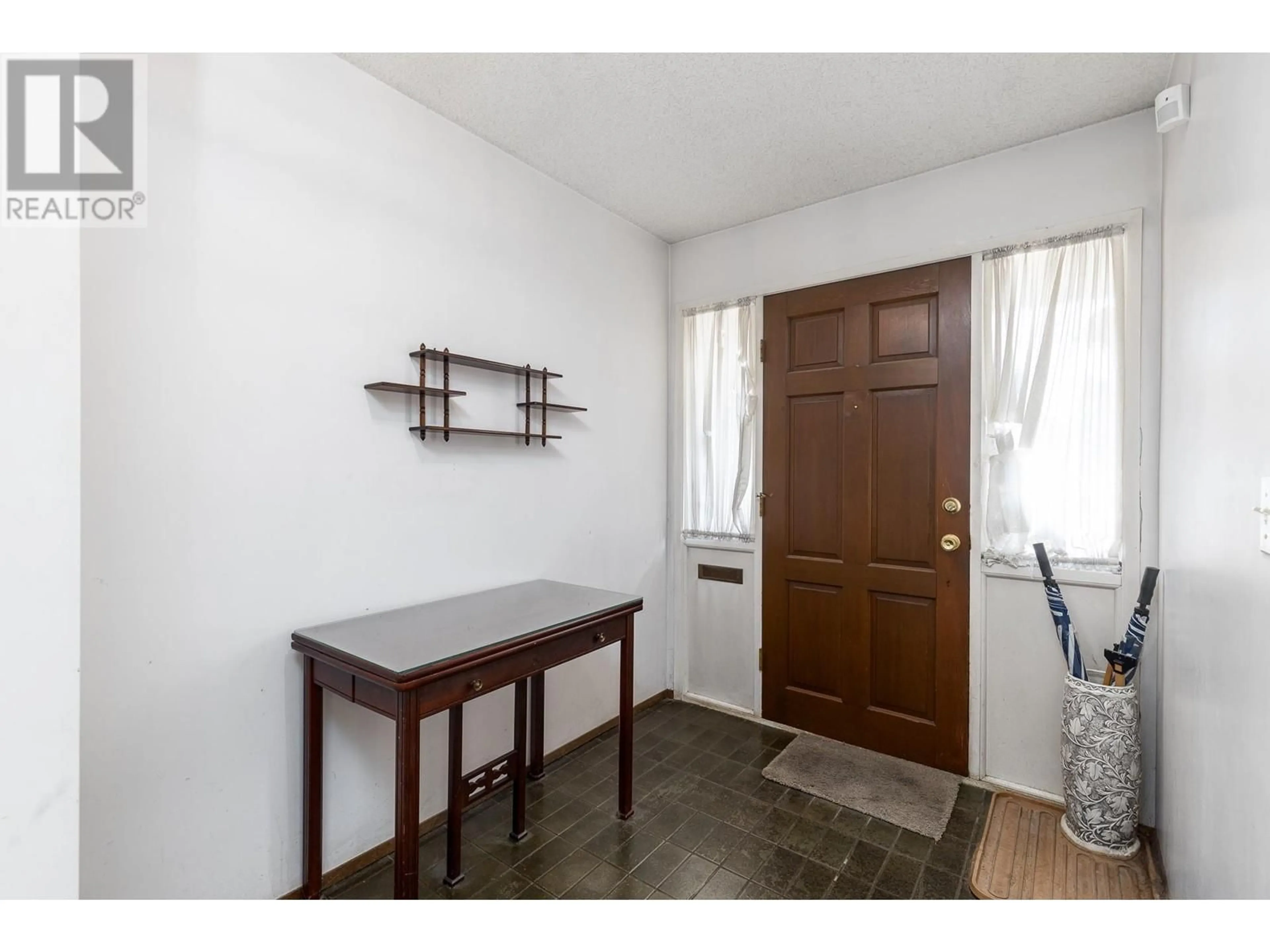 Indoor entryway for 10926 CANSO CRESCENT, Richmond British Columbia V7E5B9