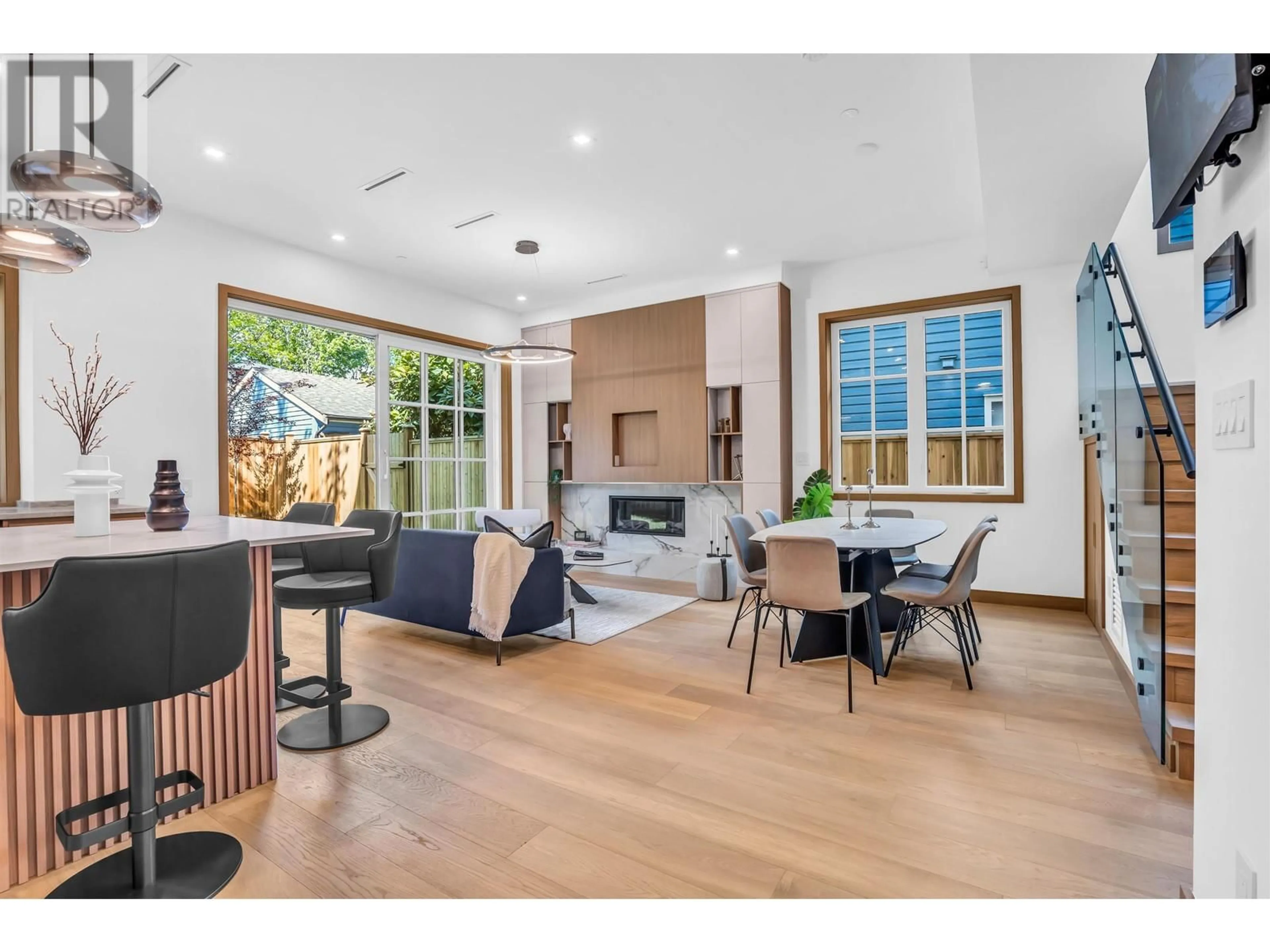 Living room with furniture, wood/laminate floor for 4029 33RD AVENUE, Vancouver British Columbia V6N2H9