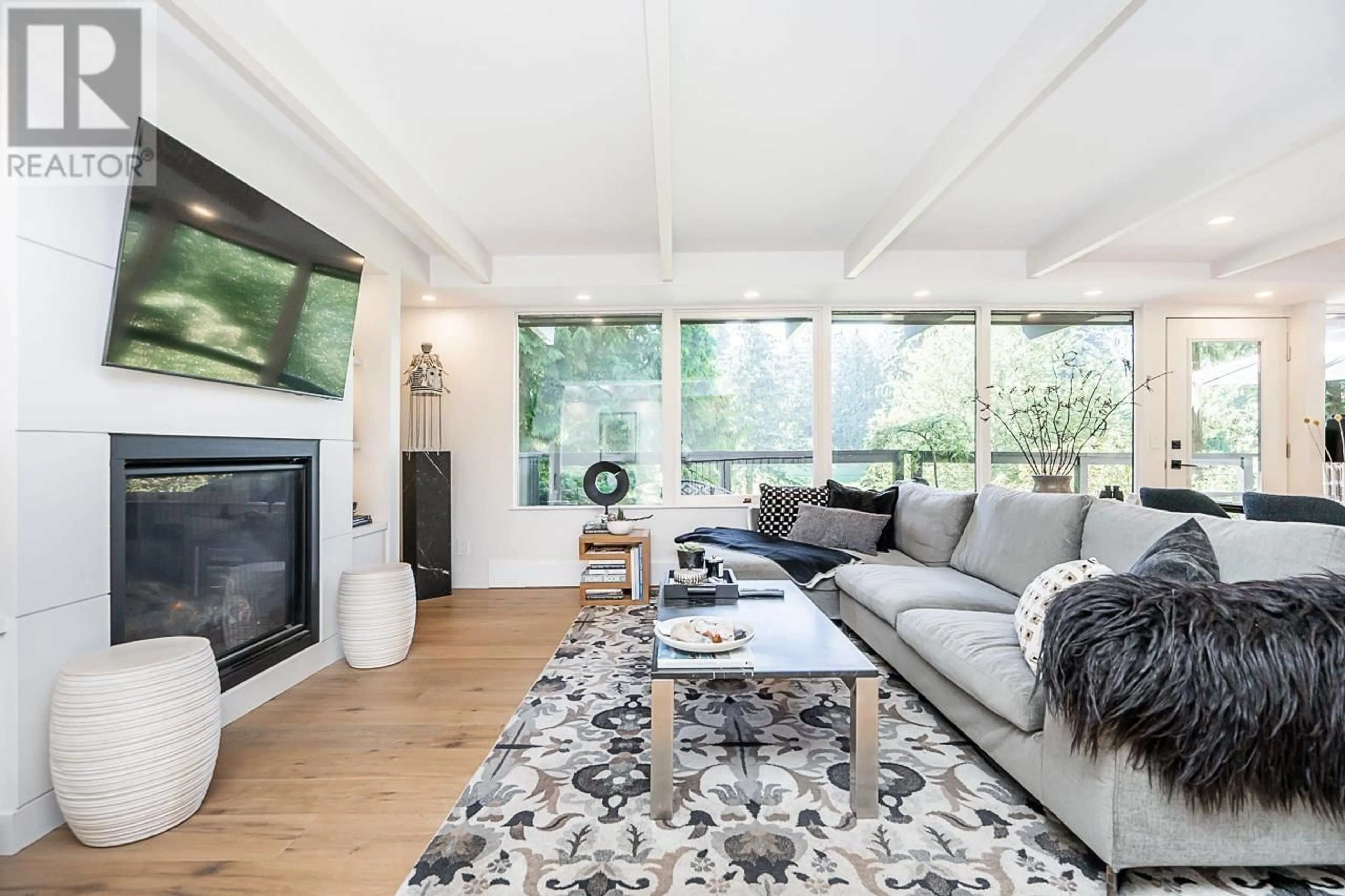 Living room with furniture, unknown for 6070 MARINE DRIVE, West Vancouver British Columbia V7W2S3